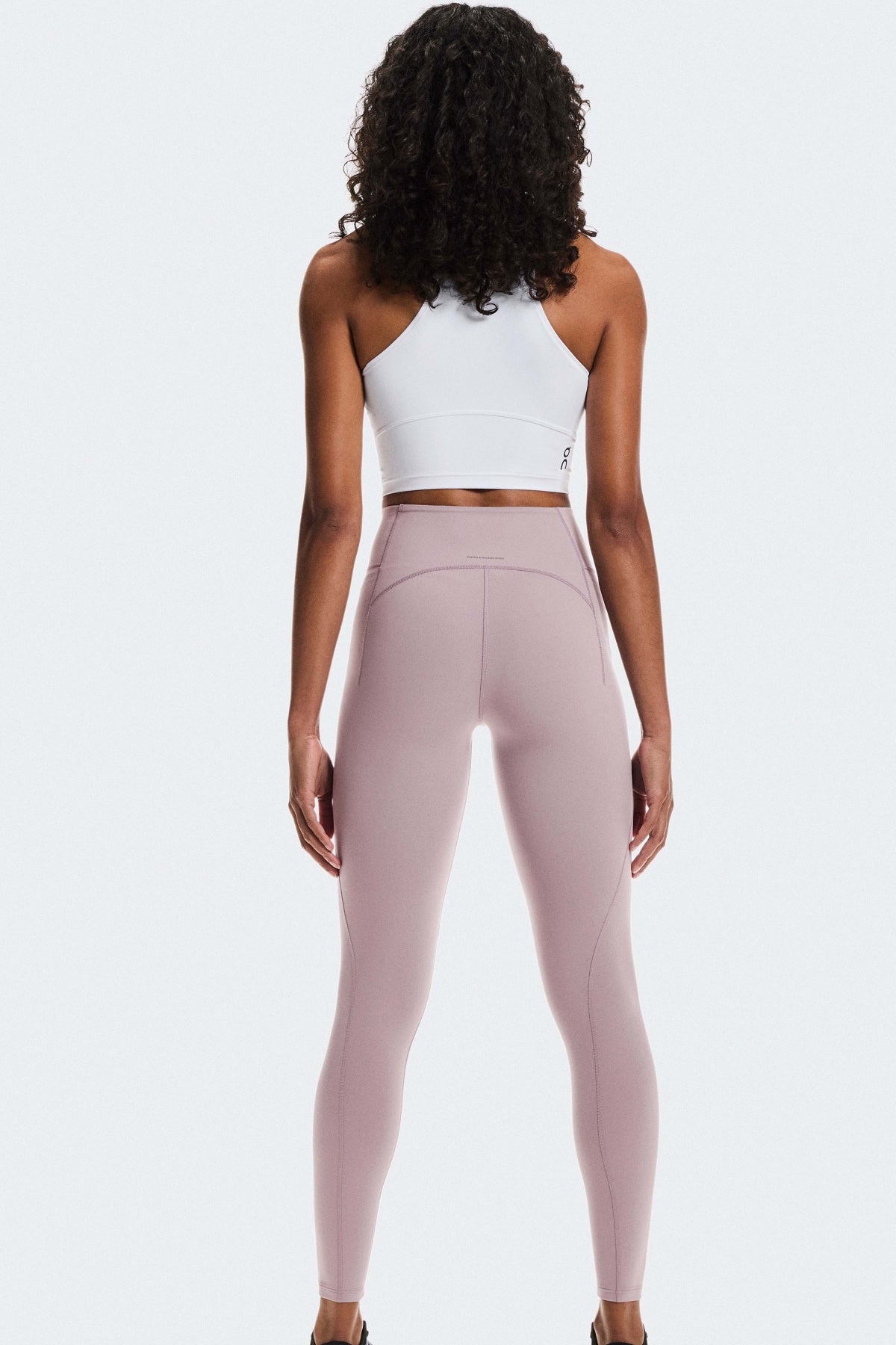 ON RUNNING  STUDIO TIGHTS / W  en color VIOLETA  (2)