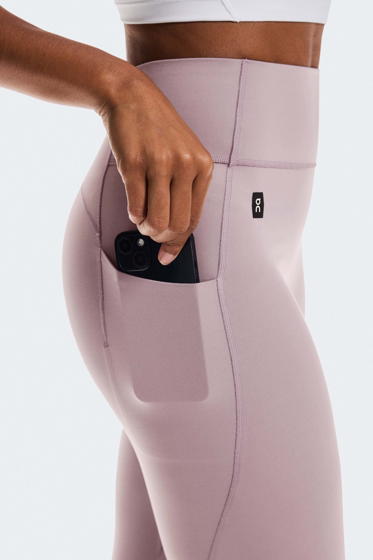 ON RUNNING  STUDIO TIGHTS / W  en color VIOLETA  (3)
