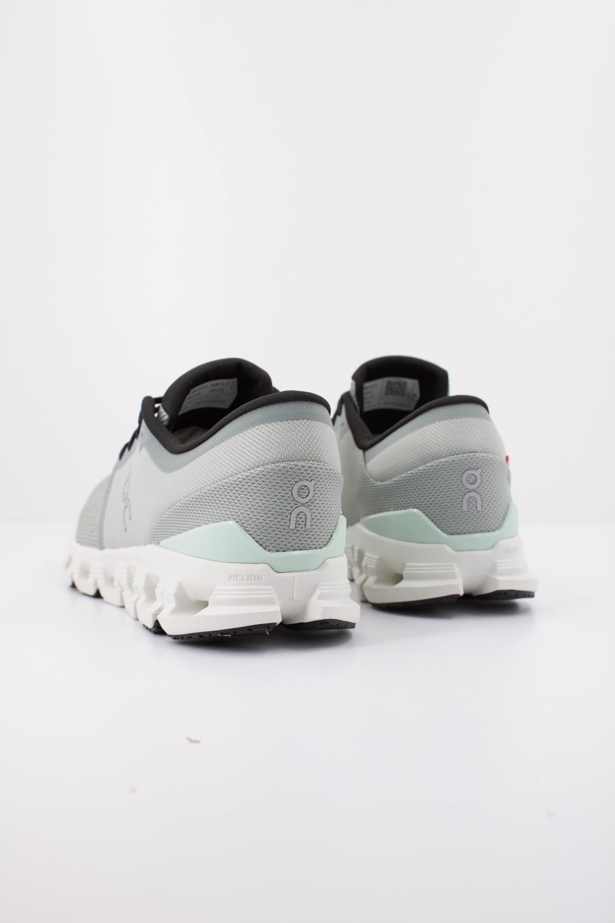 ON RUNNING CLOUD X  M en color VERDE  (4)