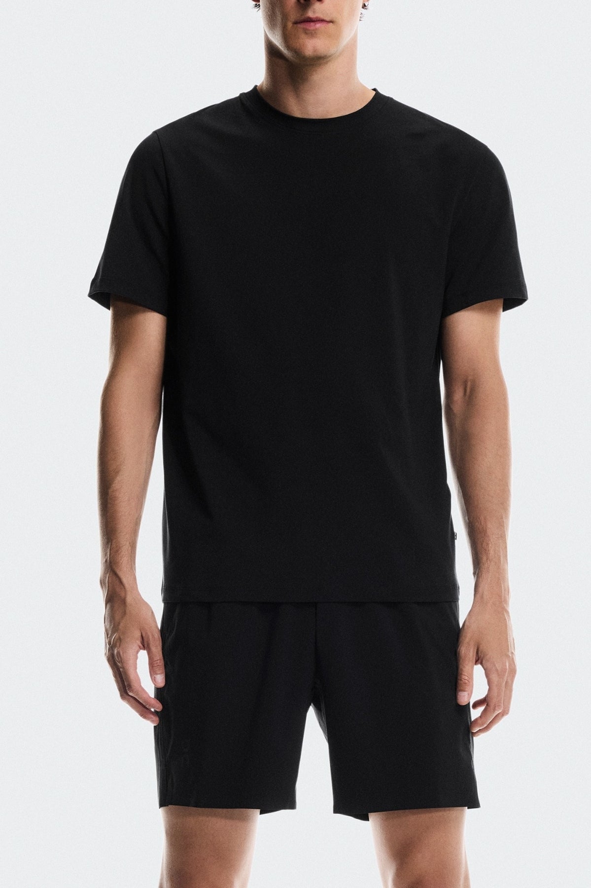 ON RUNNING FOCUS-T M BLACK en color NEGRO  (1)