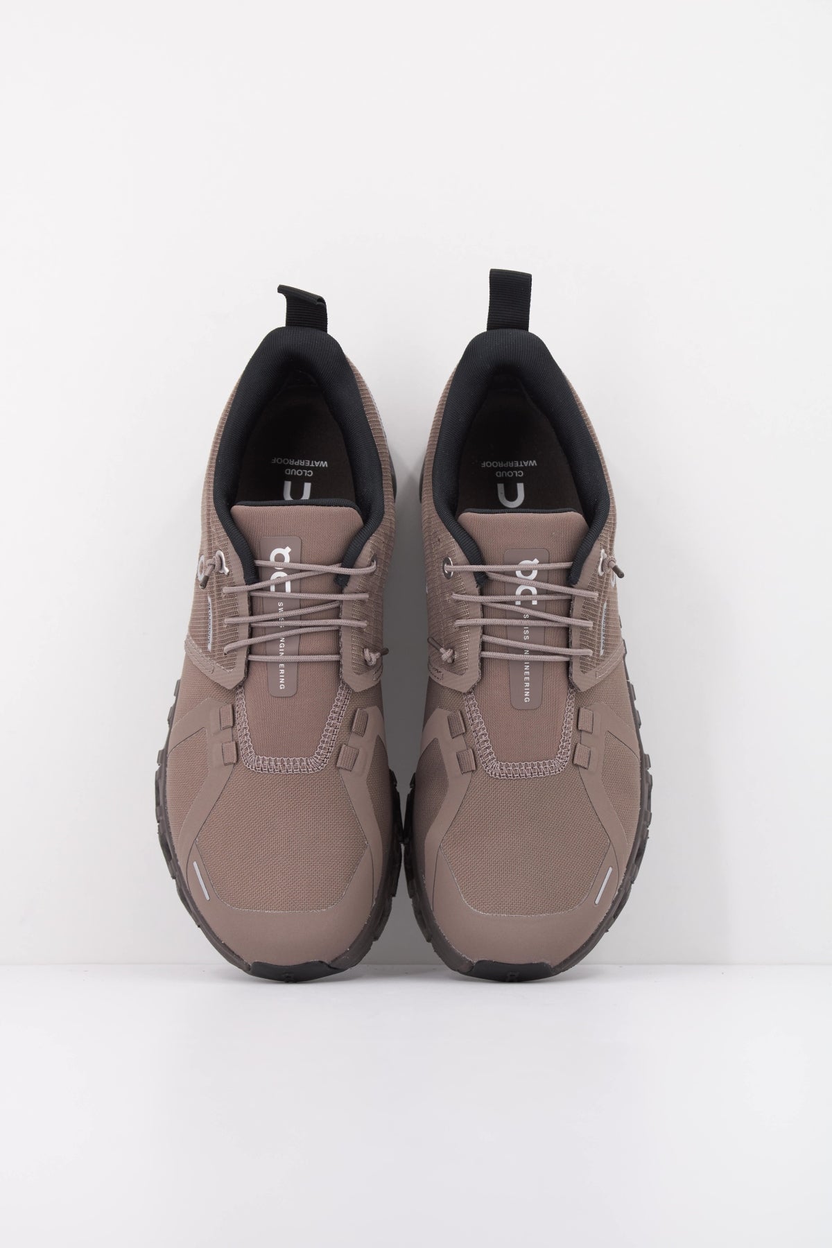 ON RUNNING CLOUD  WP en color MARRON  (3)