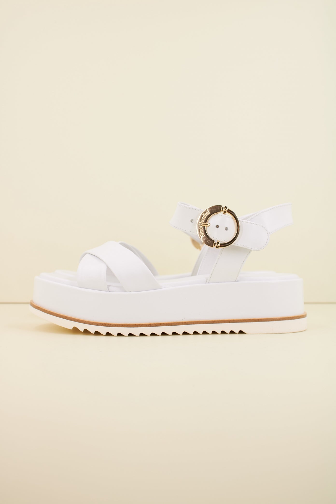 NERO GIARDINI ED en color BLANCO  (1)