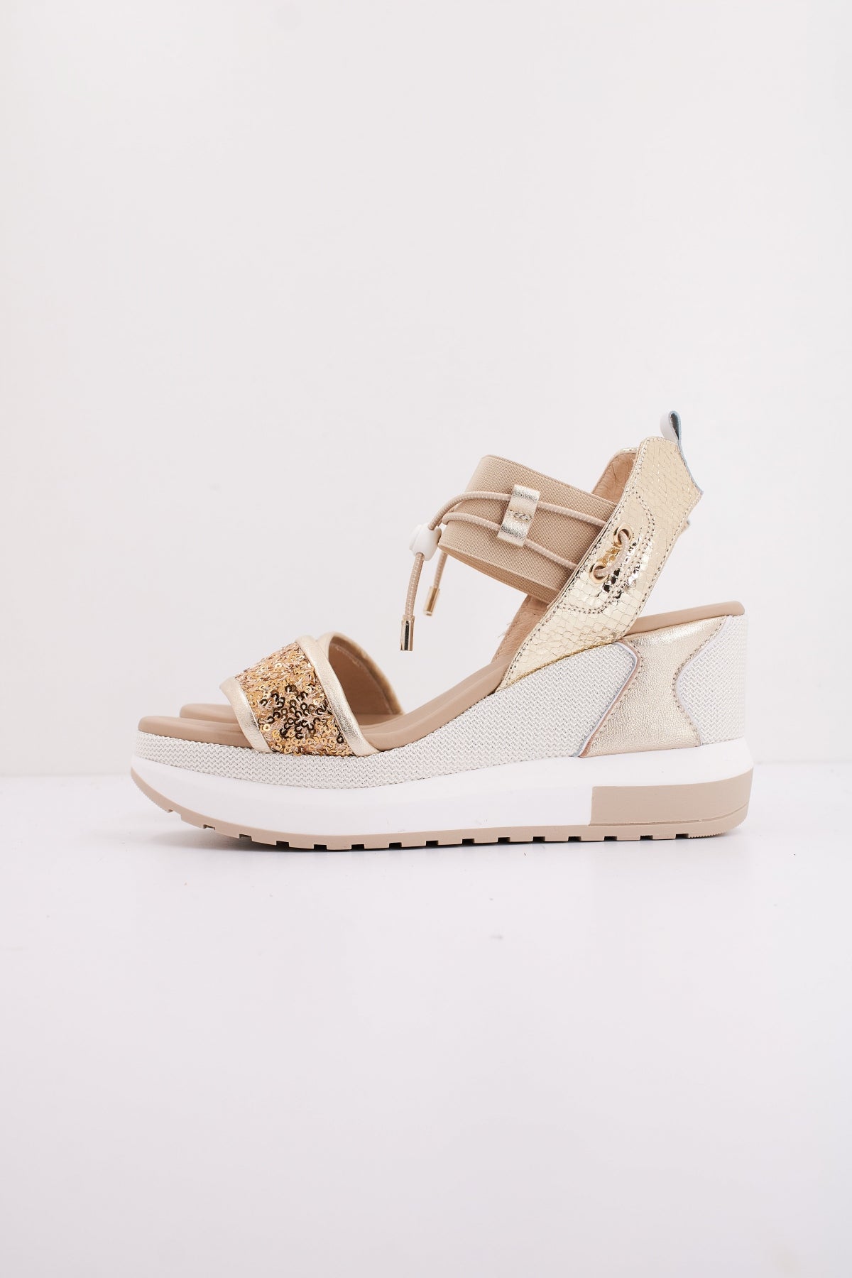 NERO GIARDINI ED  en color ORO  (1)