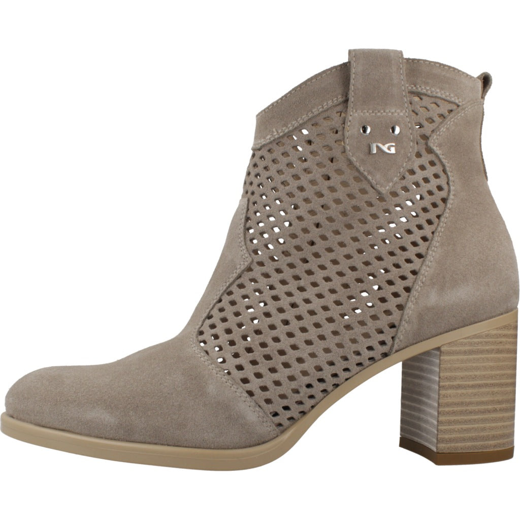 NERO GIARDINI BOTIN TACON VELOUR en color BEIS  (2)