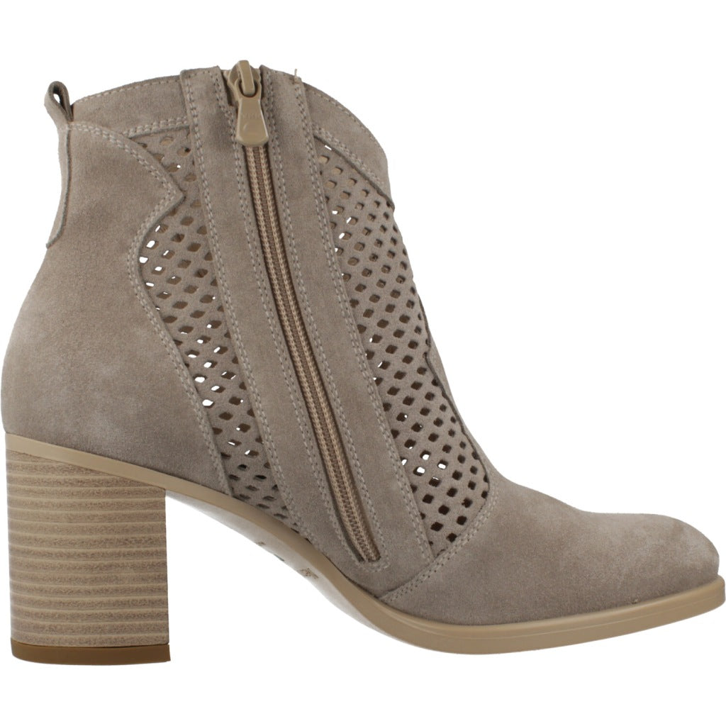 NERO GIARDINI BOTIN TACON VELOUR en color BEIS  (4)