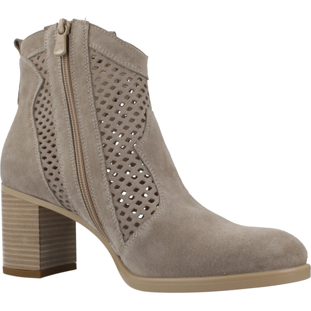 NERO GIARDINI BOTIN TACON VELOUR en color BEIS  (5)