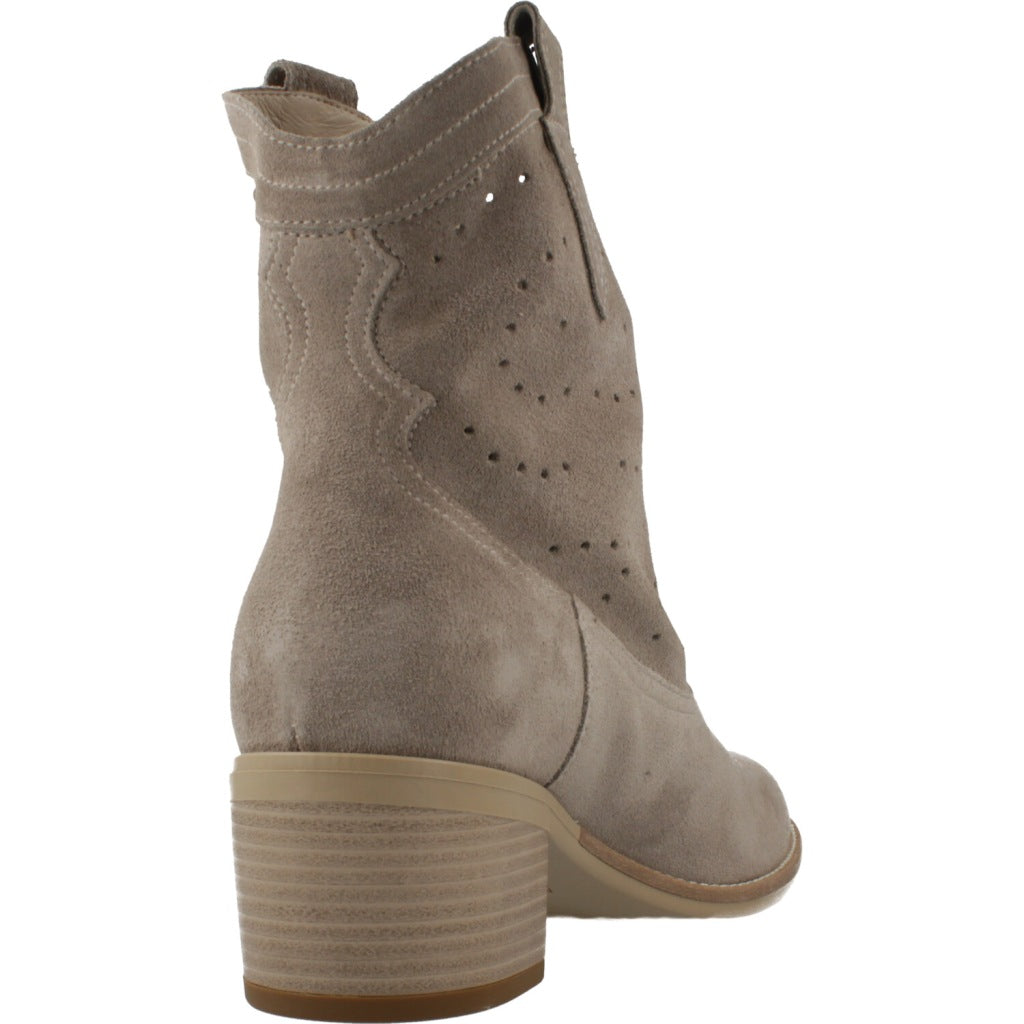 NERO GIARDINI BOTIN VELOUR en color BEIS  (3)