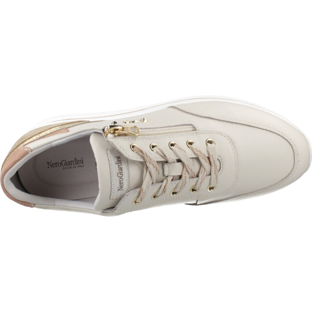 NERO GIARDINI DEPORTIVO CORDONES VELVET en color BEIS  (6)