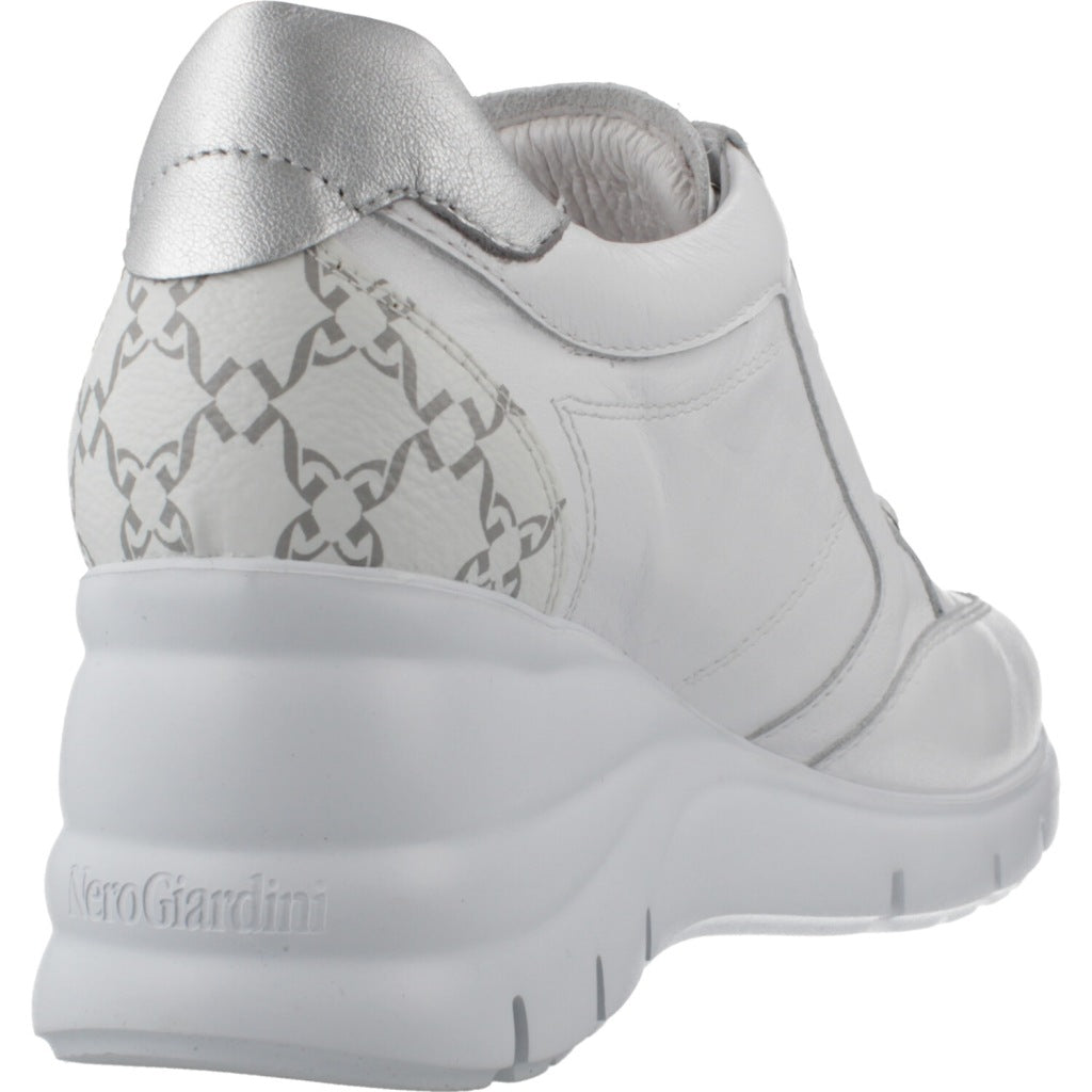 NERO GIARDINI ED en color BLANCO  (3)