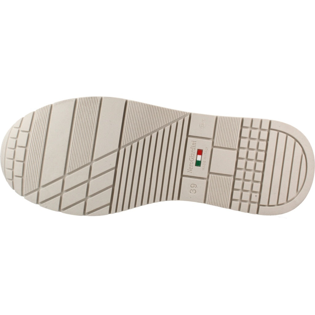 NERO GIARDINI VELVET en color BEIS  (6)