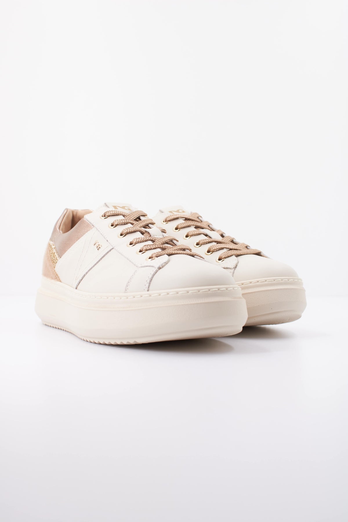 NERO GIARDINI VELVET en color BEIS  (2)