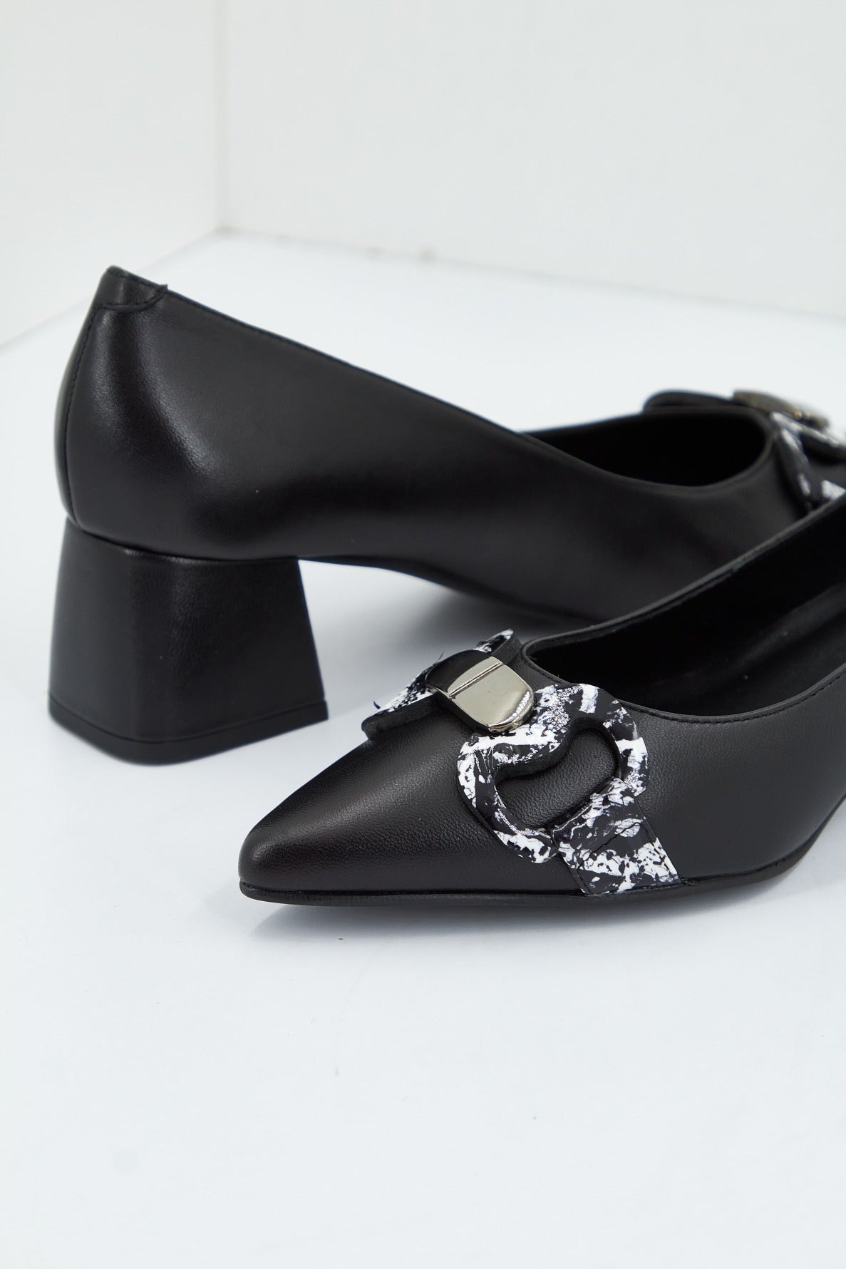 DIBIA D  en color NEGRO  (4)