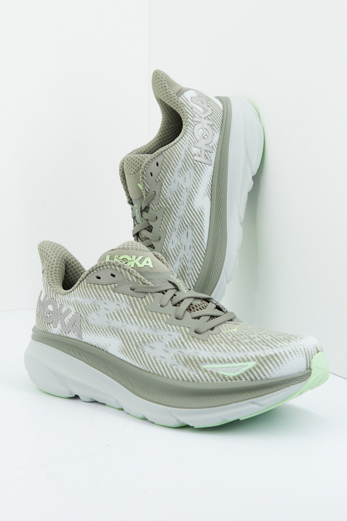 HOKA M CLIFTON  en color VERDE  (1)