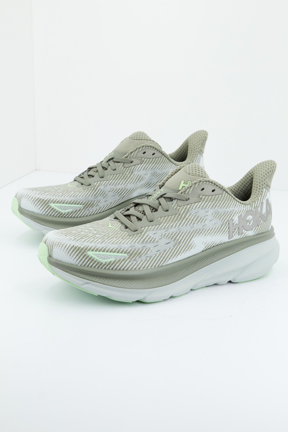HOKA M CLIFTON  en color VERDE  (2)