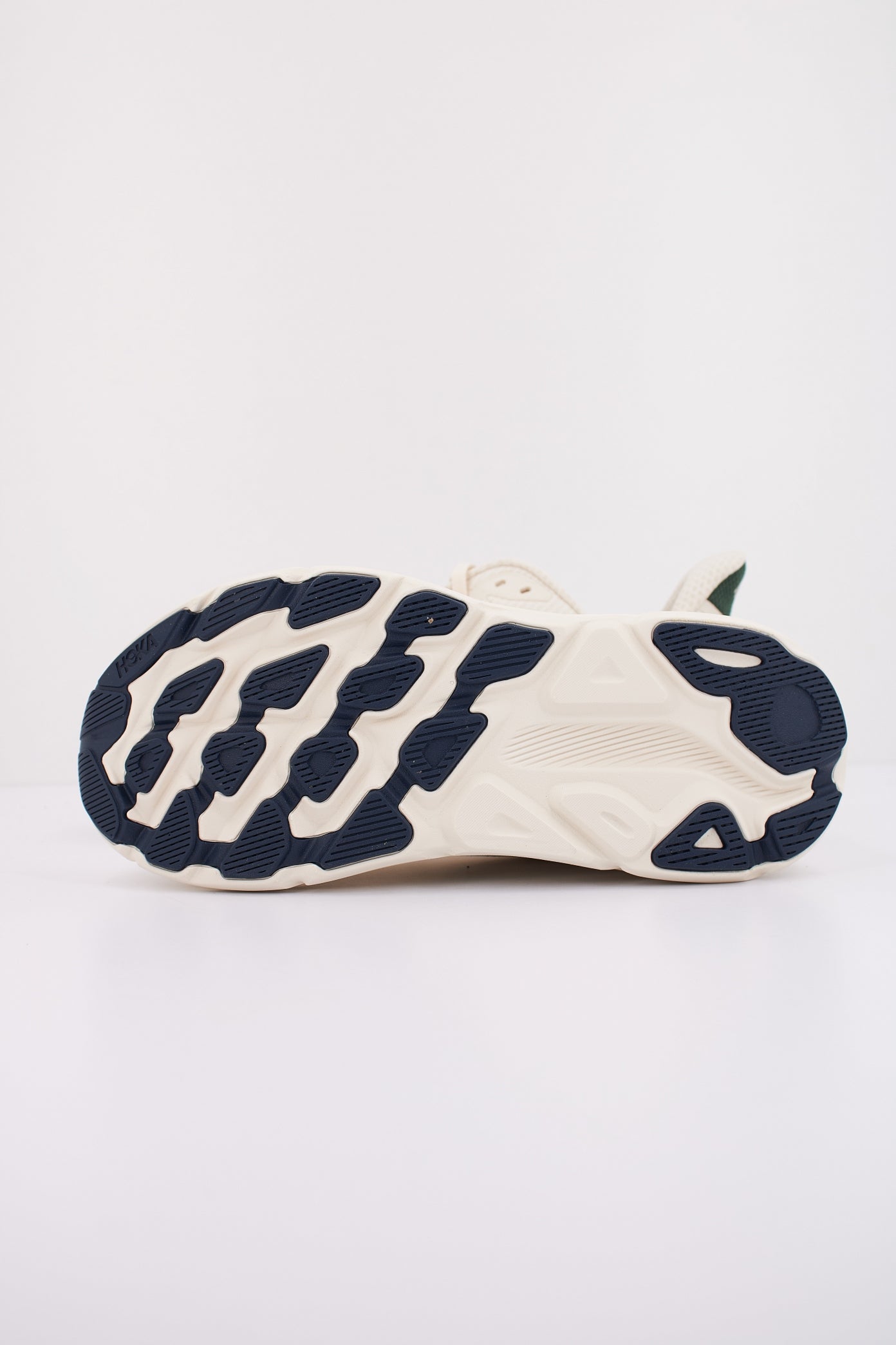 HOKA CLIFTON  en color BLANCO  (5)