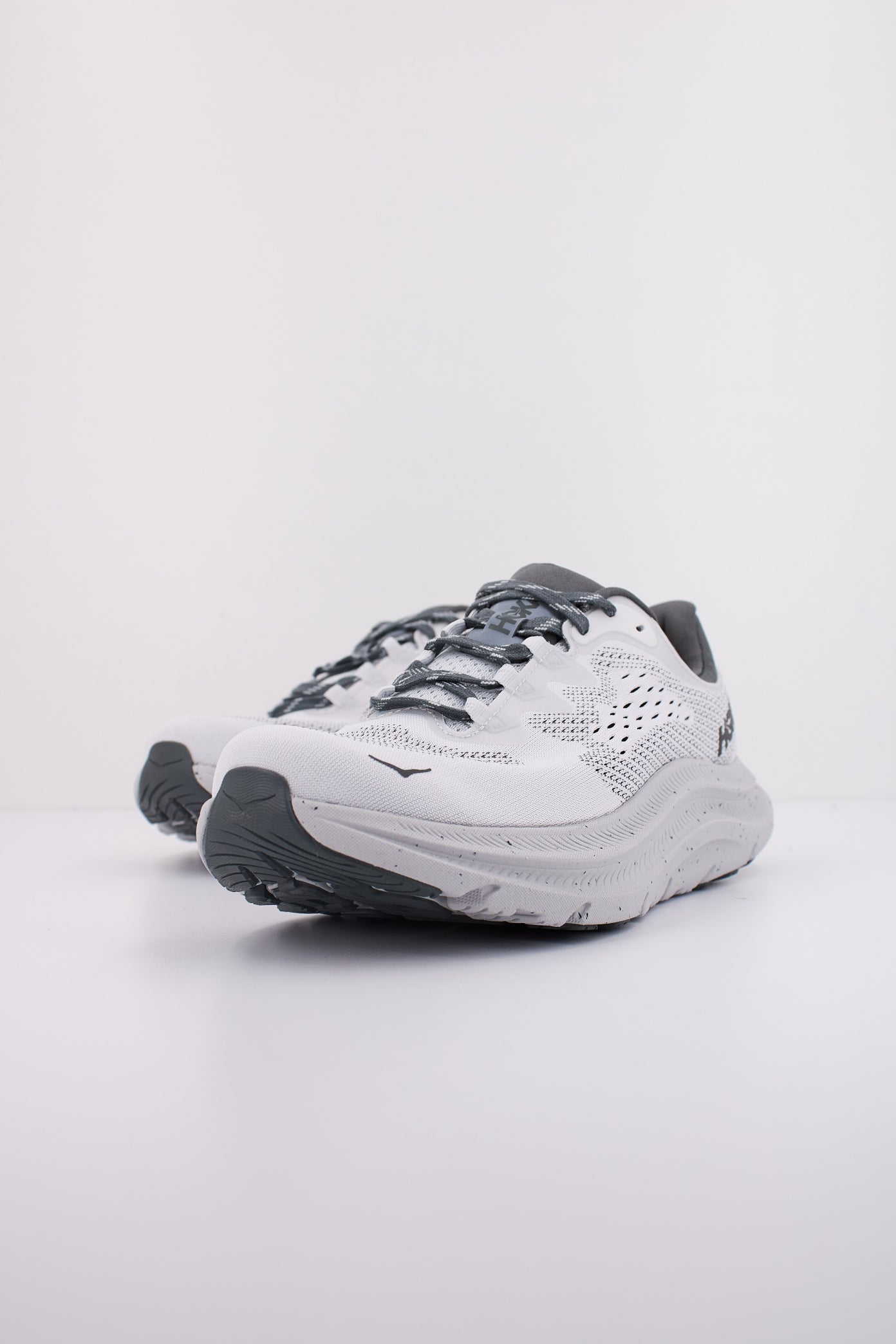 HOKA KAWANA  en color GRIS  (2)