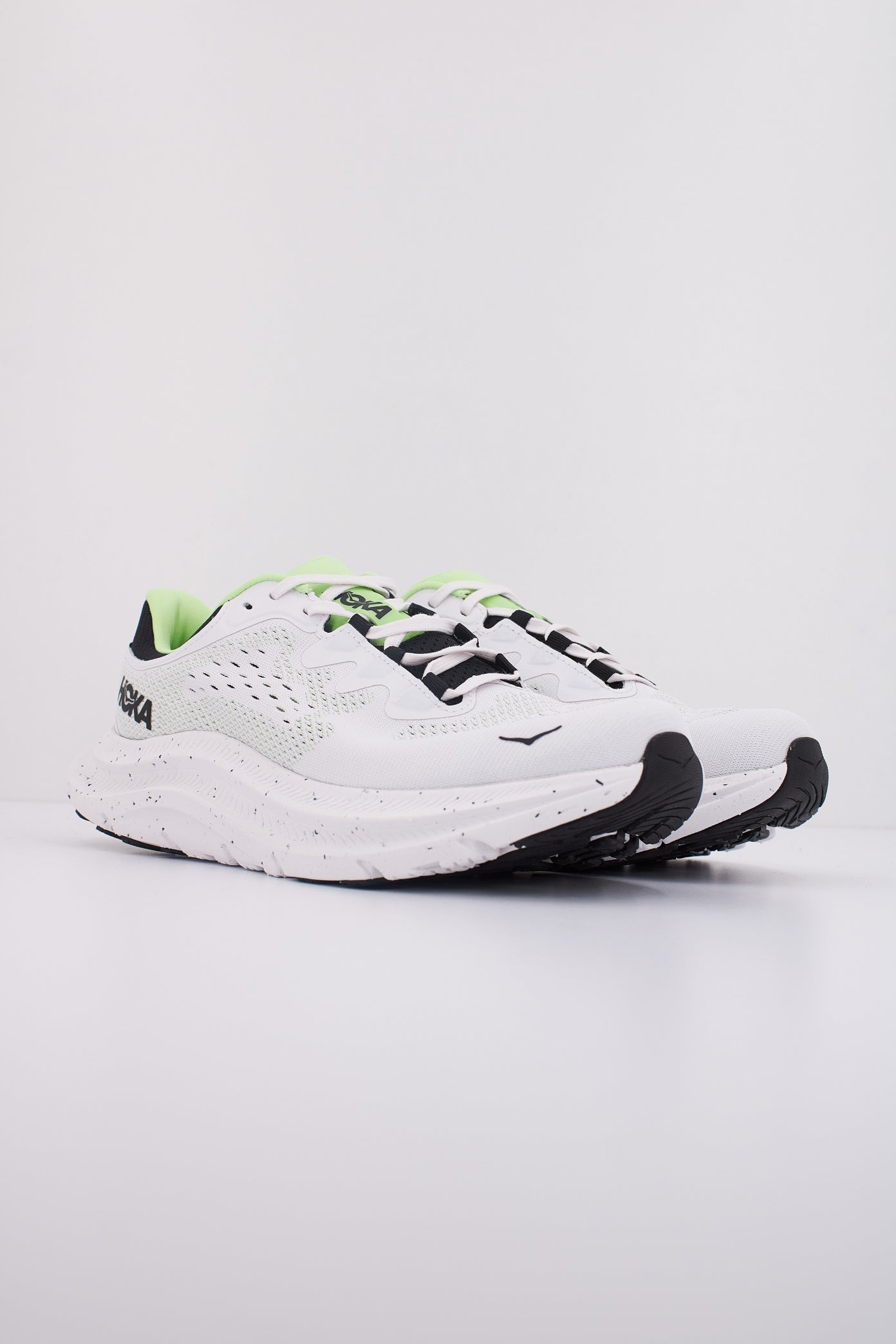 HOKA KAWANA  en color BLANCO  (3)