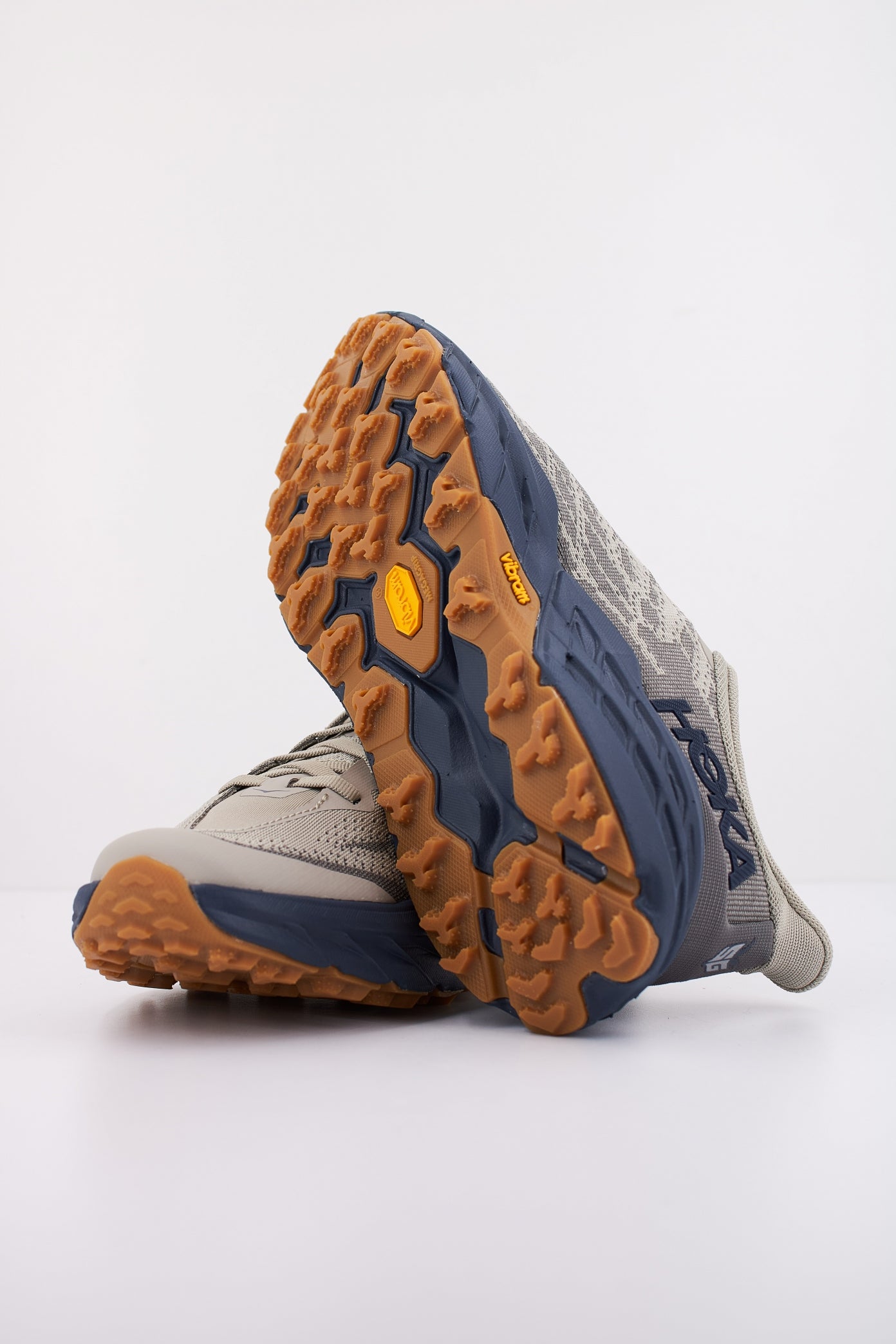 HOKA SPEEDGOAT  en color MARRON  (5)