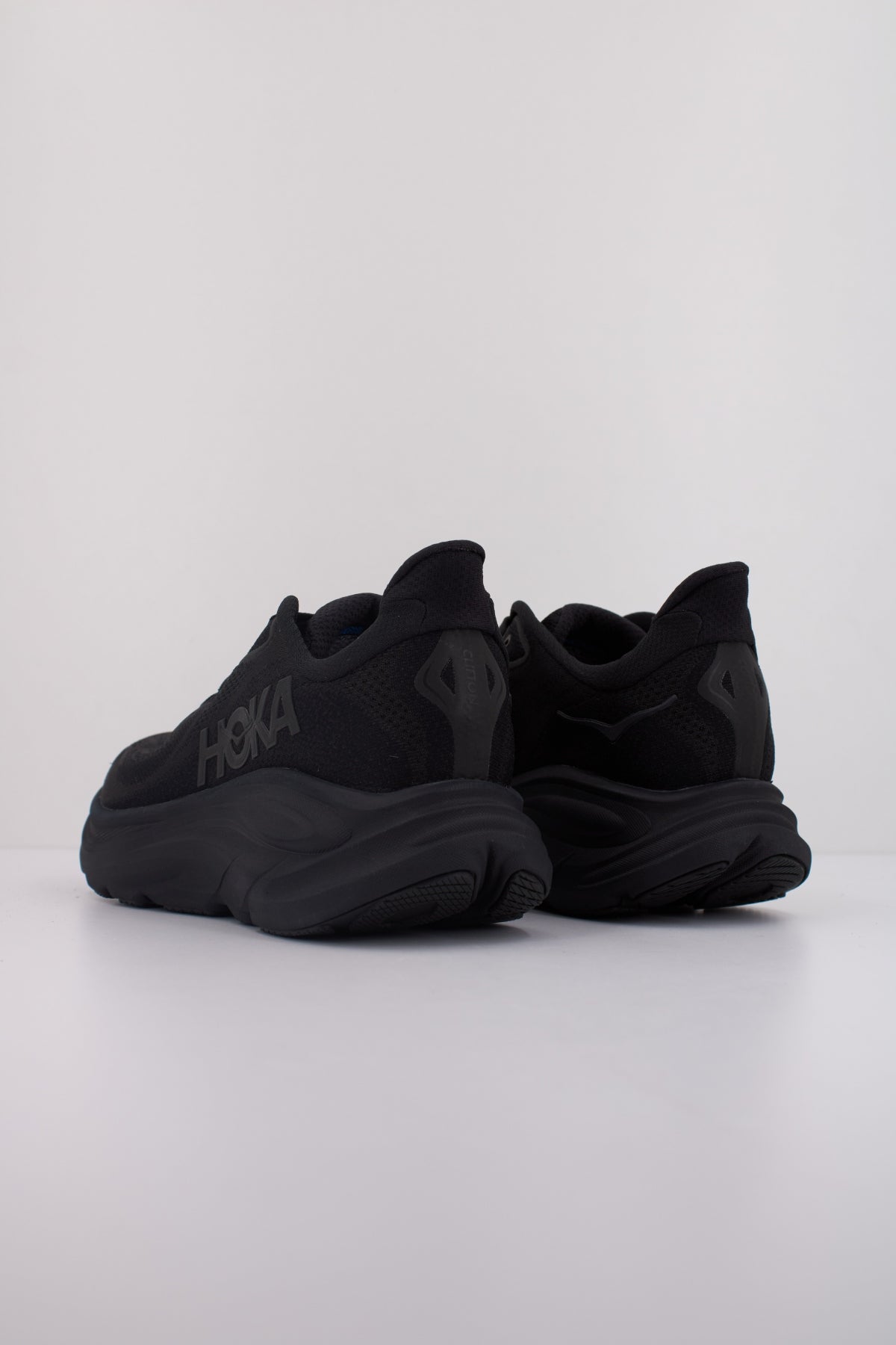 HOKA CLIFTON  en color NEGRO  (4)