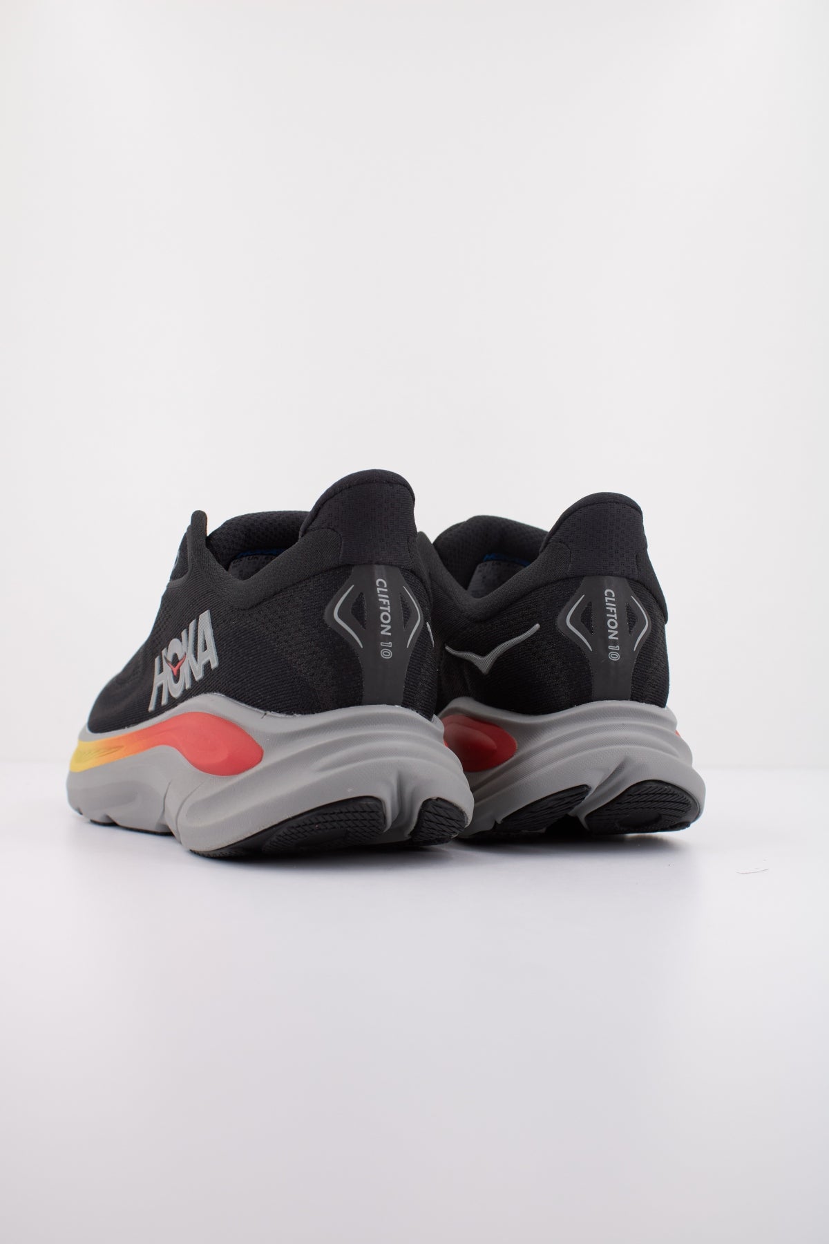 HOKA CLIFTON  en color NEGRO  (4)