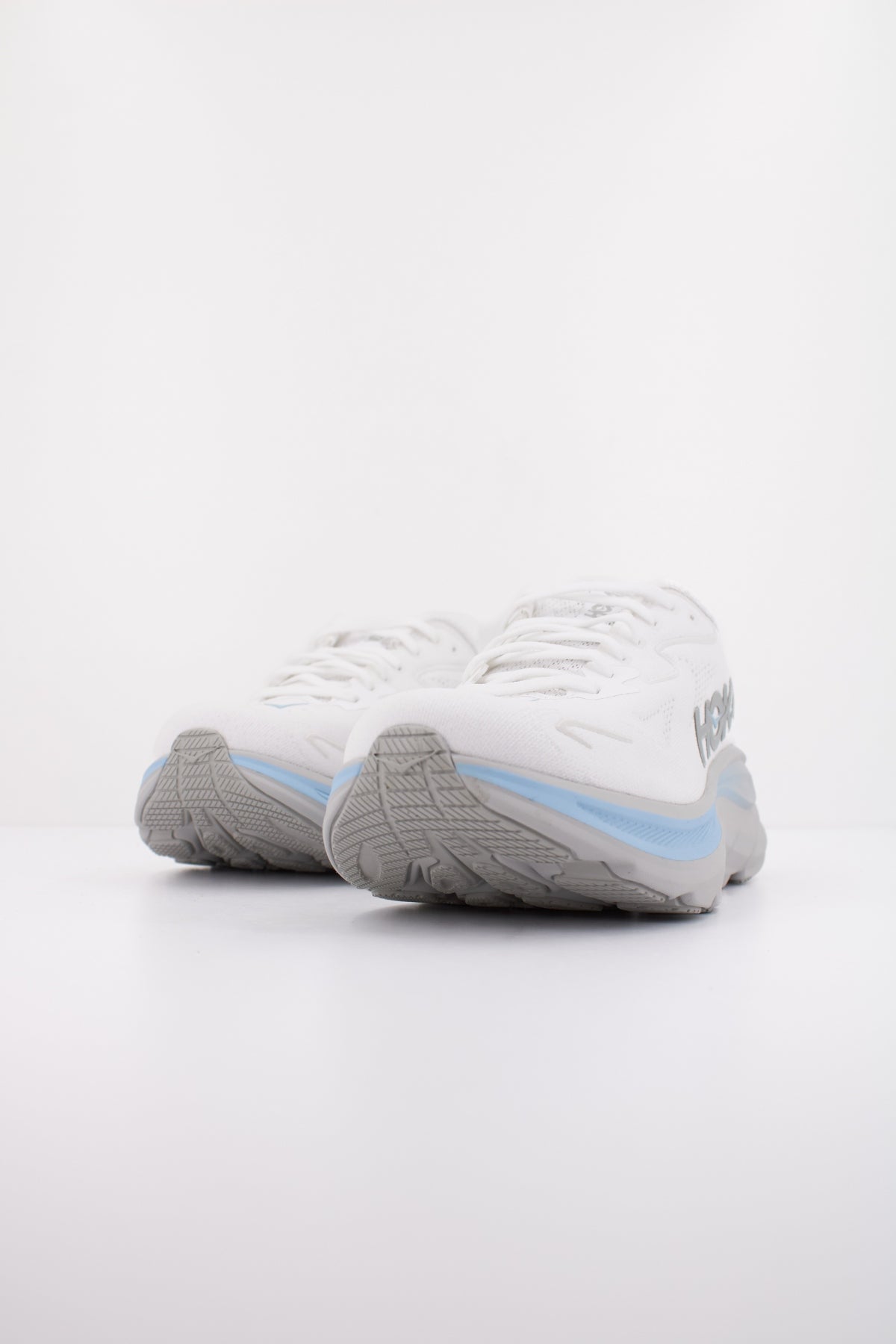 HOKA CLIFTON  en color BLANCO  (2)