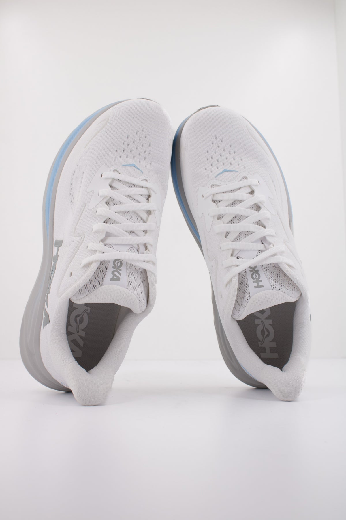HOKA CLIFTON  en color BLANCO  (3)