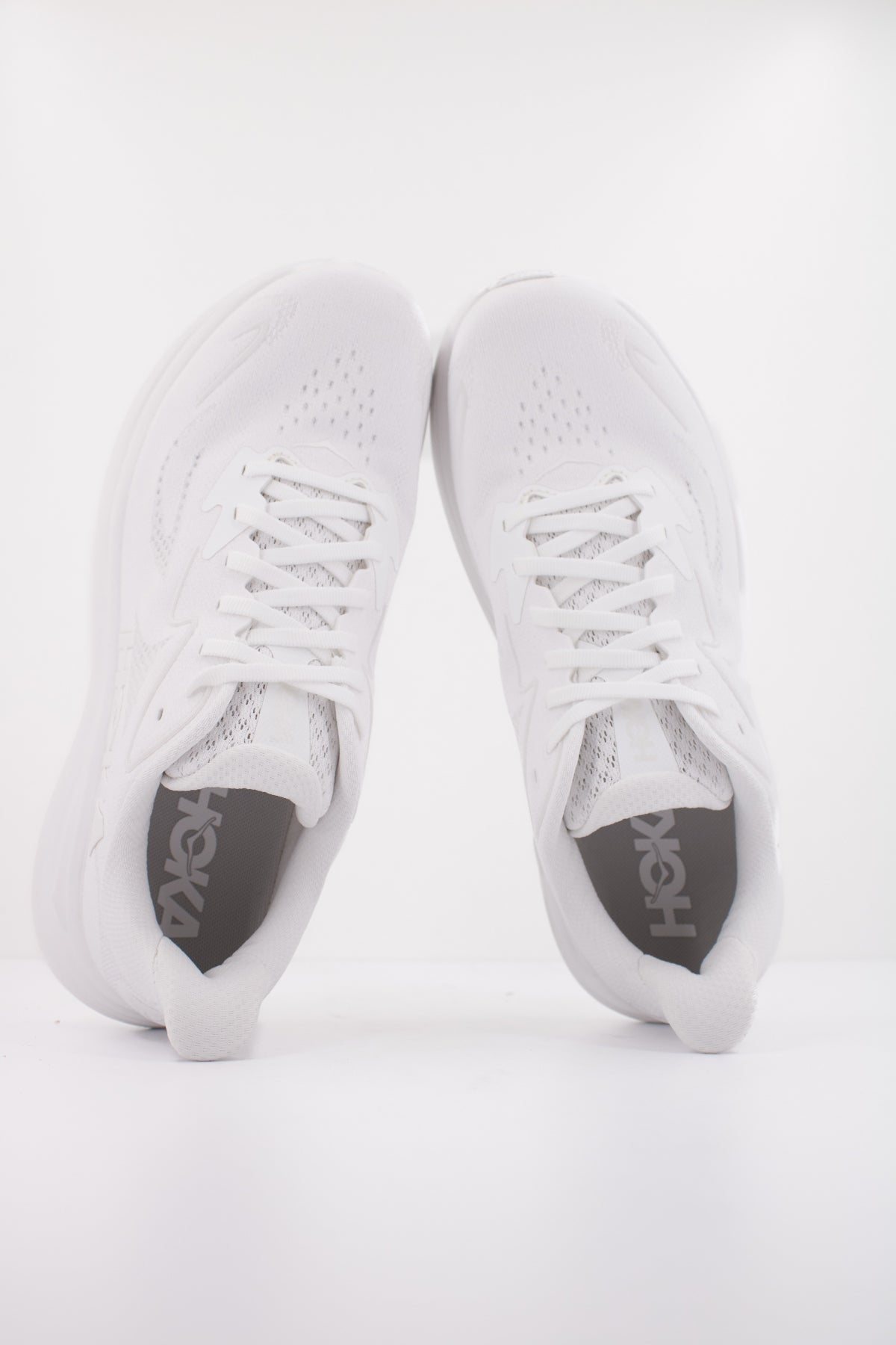 HOKA CLIFTON  en color BLANCO  (3)