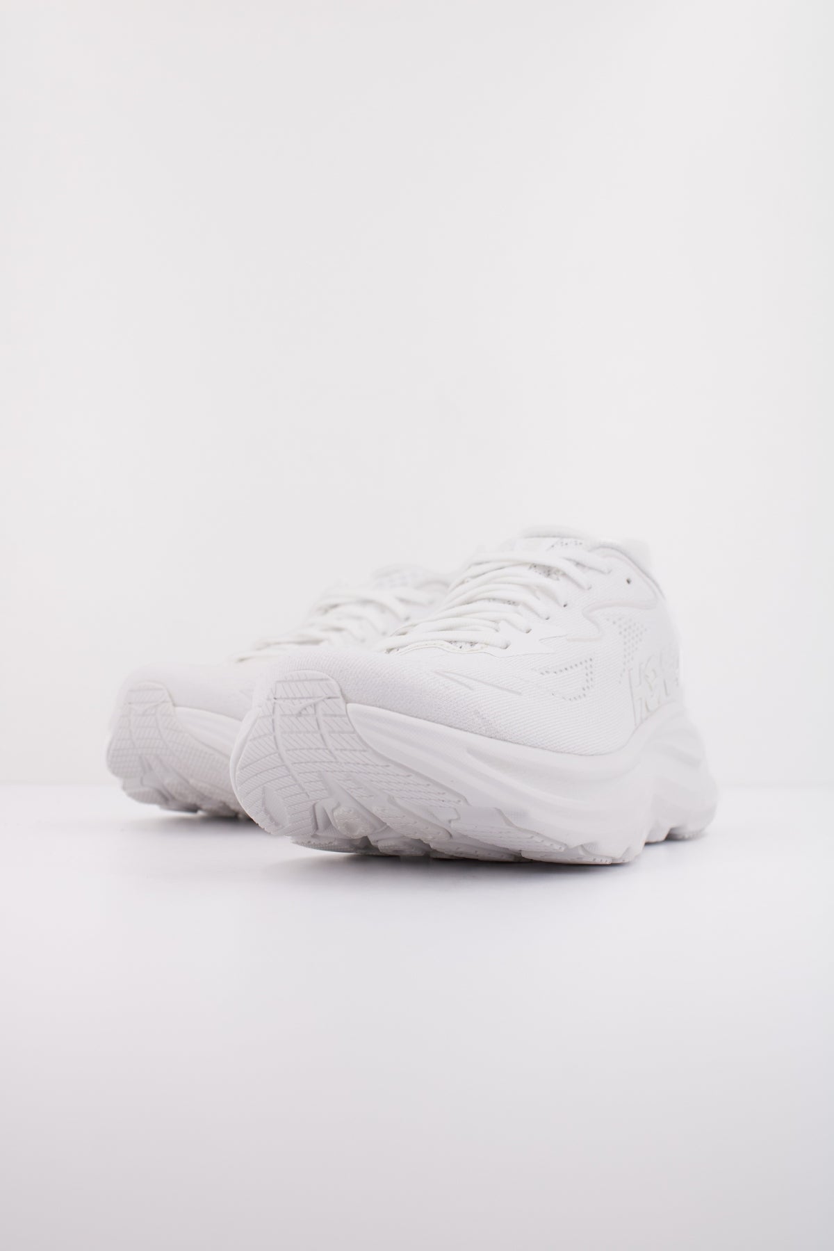 HOKA W CLIFTON  en color BLANCO  (2)