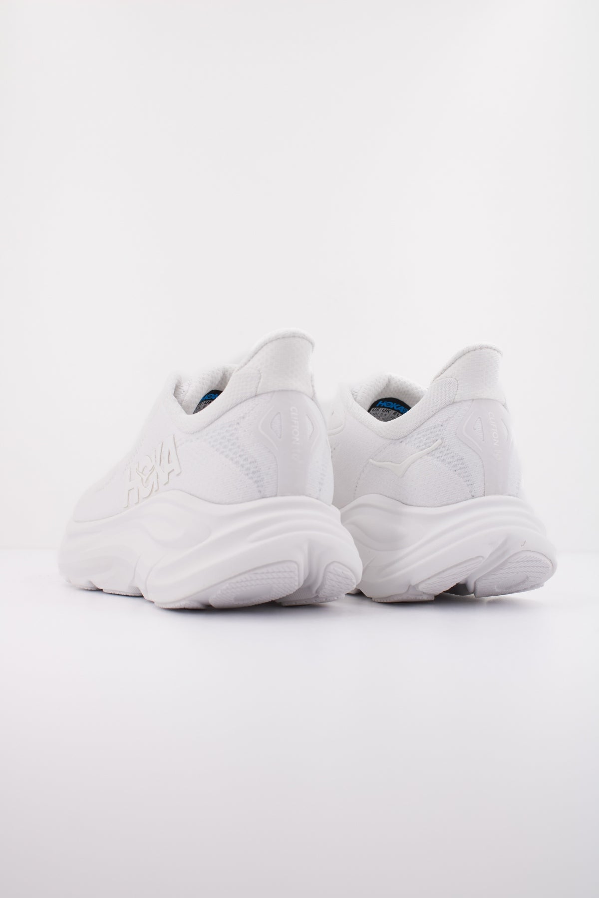 HOKA W CLIFTON  en color BLANCO  (4)
