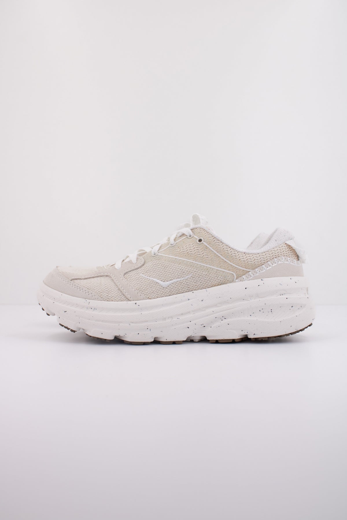 HOKA U BONDI BLS BP en color BEIS  (1)