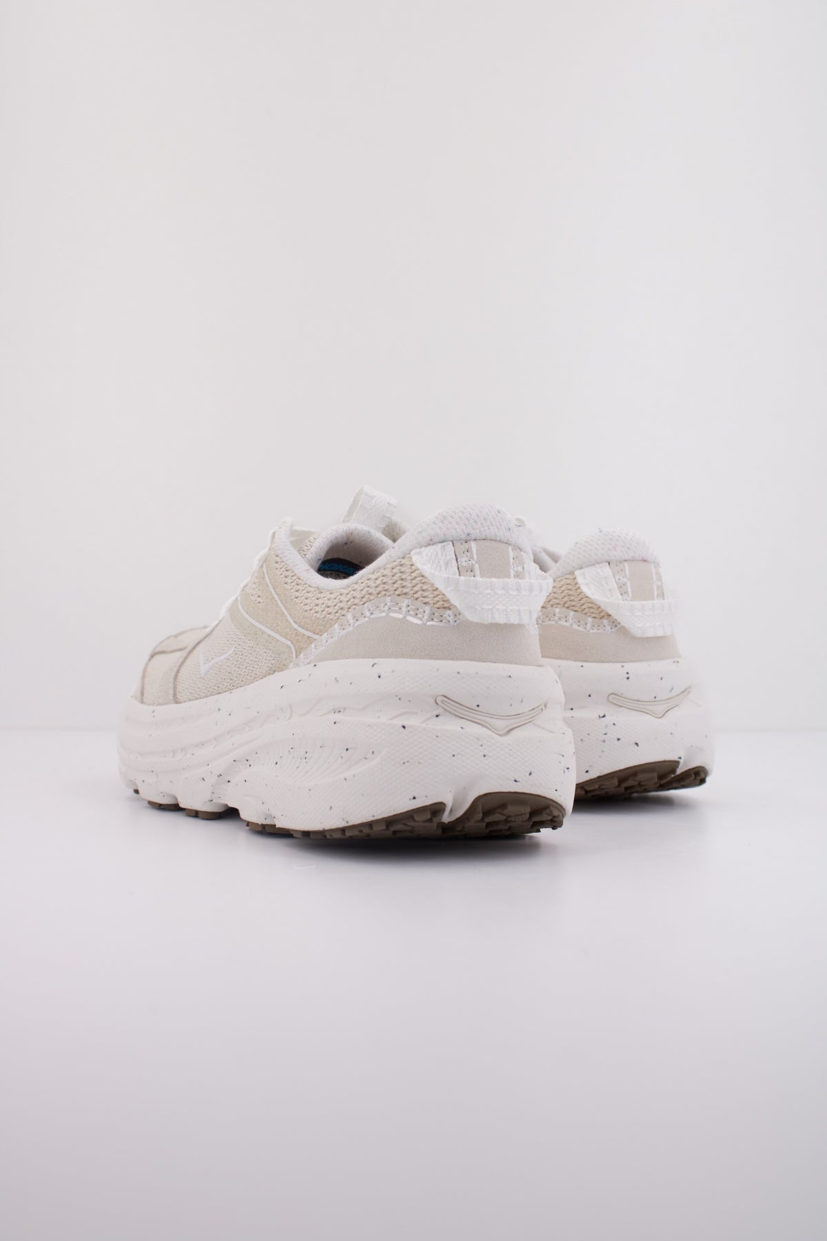 HOKA U BONDI BLS BP en color BEIS  (4)