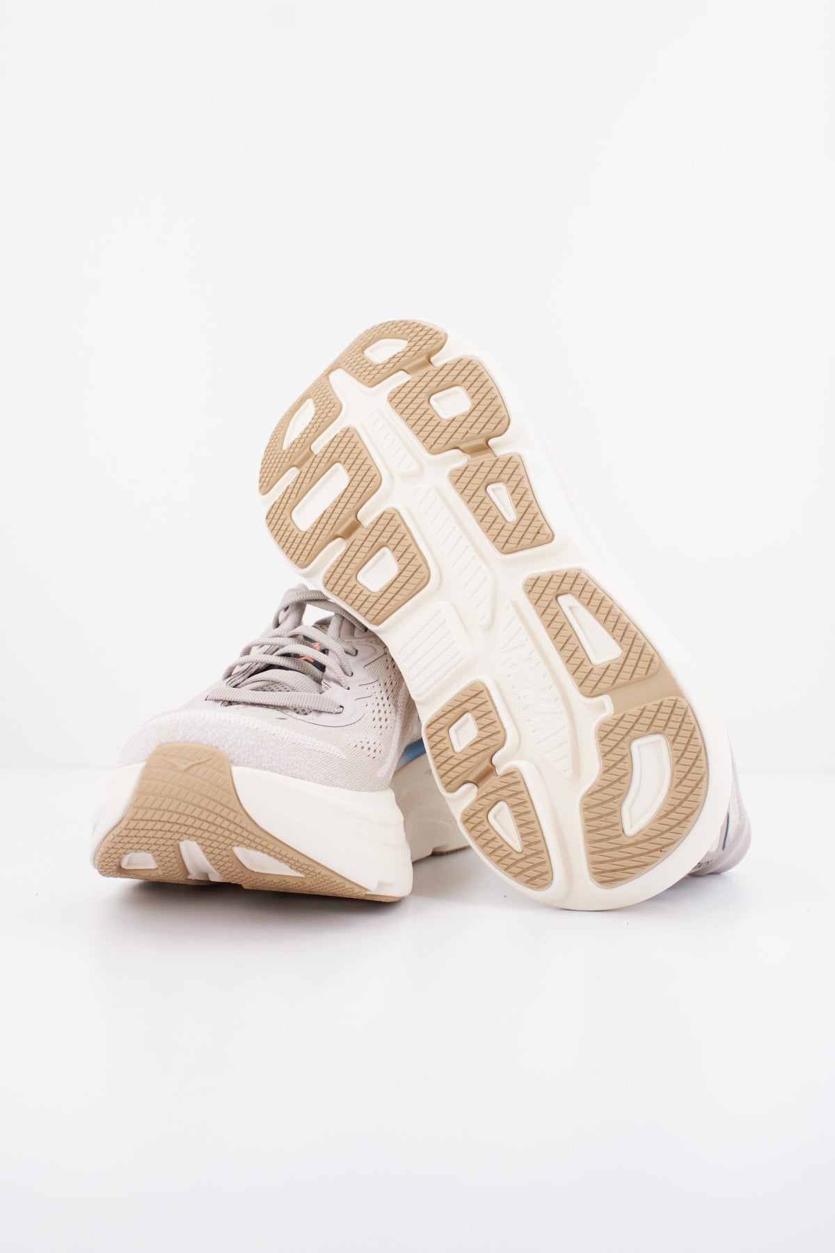 HOKA ZAPATILLA BONDI  en color BEIS  (5)