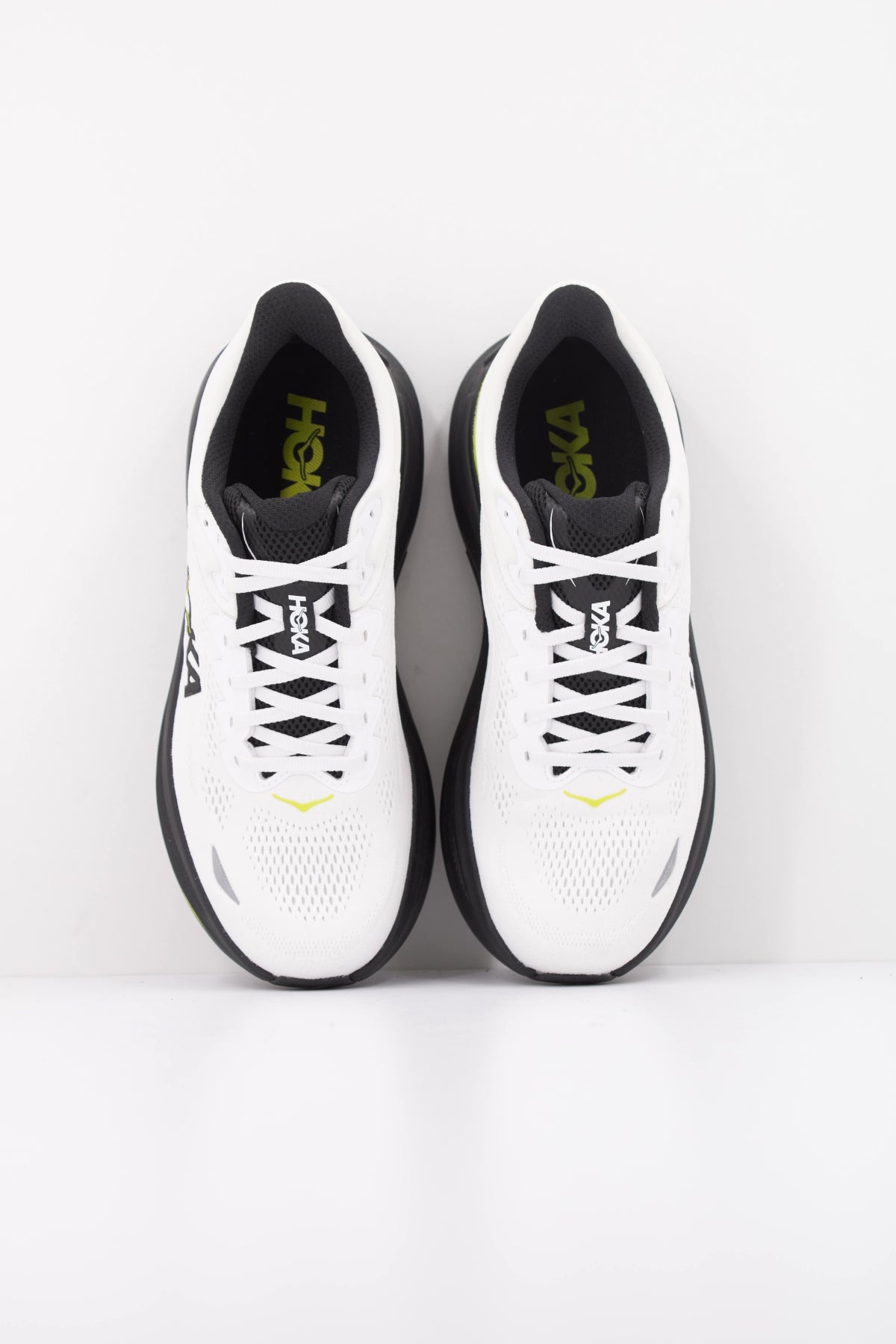 HOKA HO ZAPATILLA BONDI  en color BLANCO  (3)