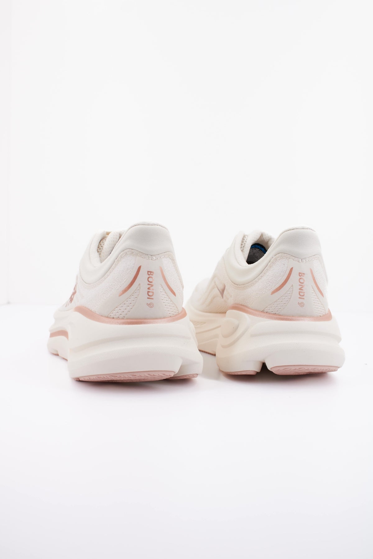 HOKA W BONDI  en color BLANCO  (4)