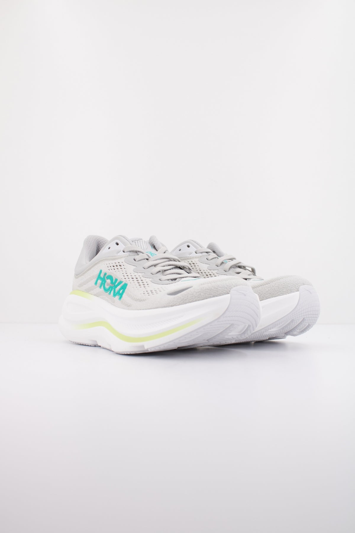 HOKA W BONDI  en color GRIS  (2)