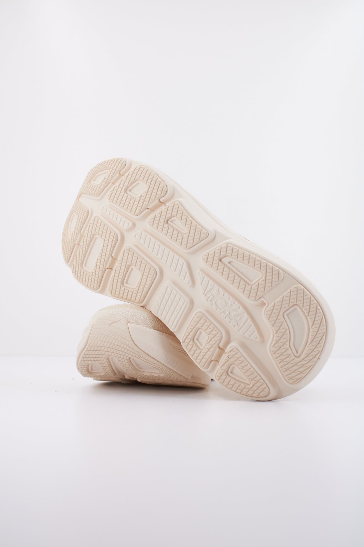 HOKA W BONDI  en color BEIS  (5)