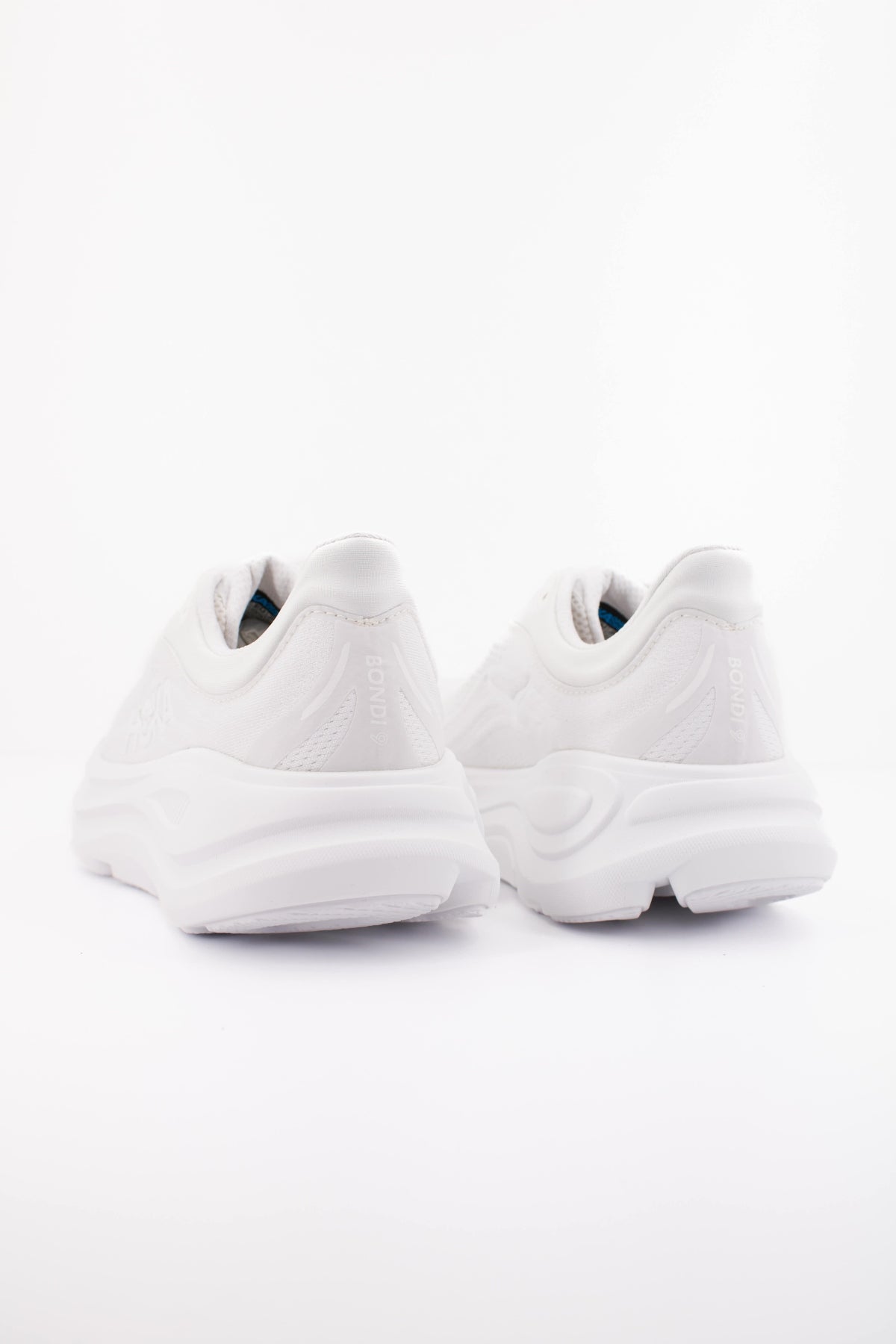 HOKA W BONDI  en color BLANCO  (4)