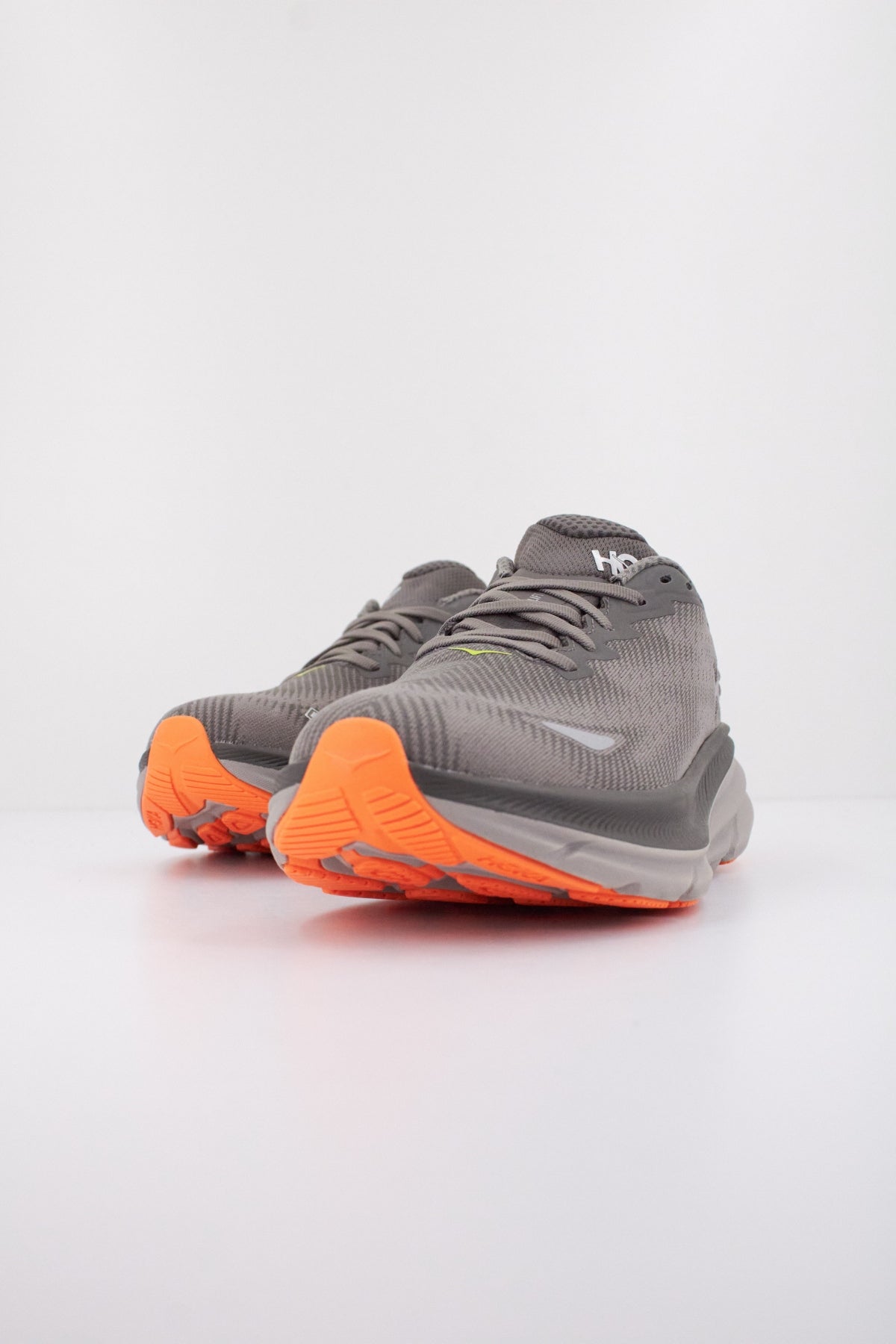 HOKA CLIFTON  GTX en color GRIS  (2)