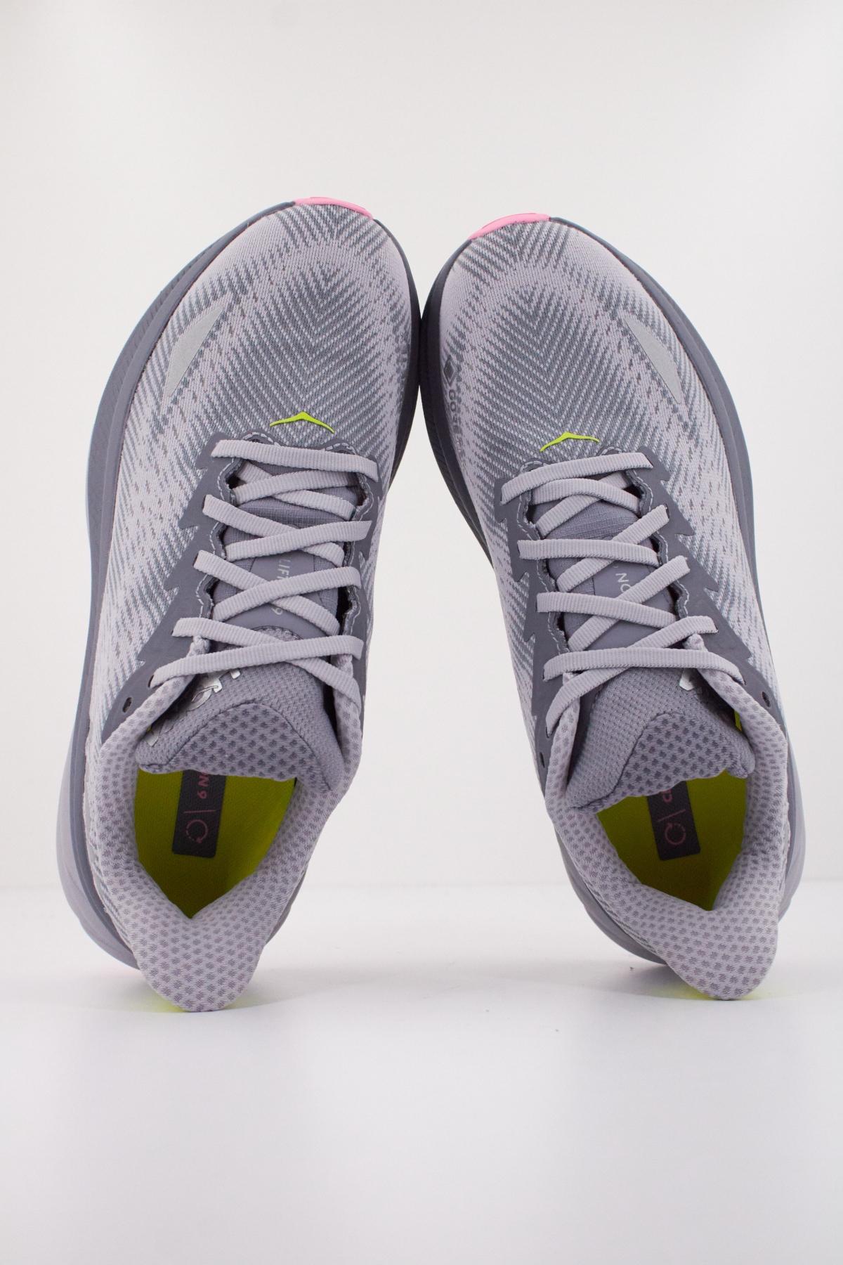 HOKA W CLIFTON  GT en color GRIS  (3)