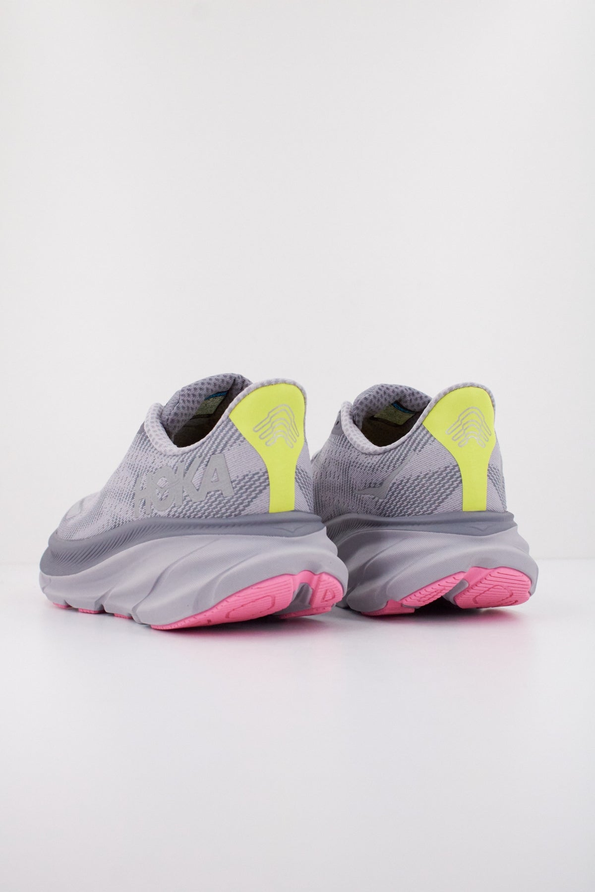HOKA W CLIFTON  GT en color GRIS  (4)