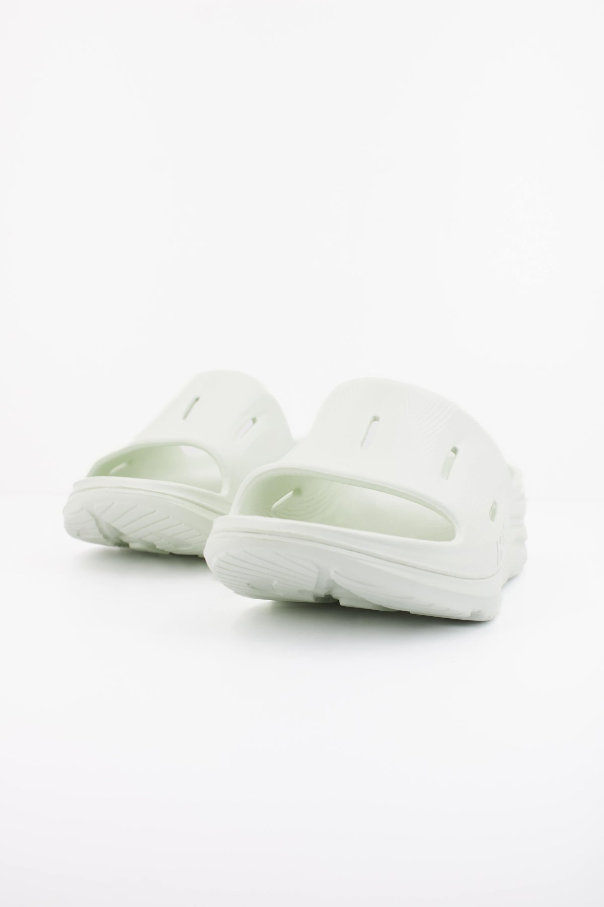 HOKA  U ORA RECOVERY  en color VERDE  (2)