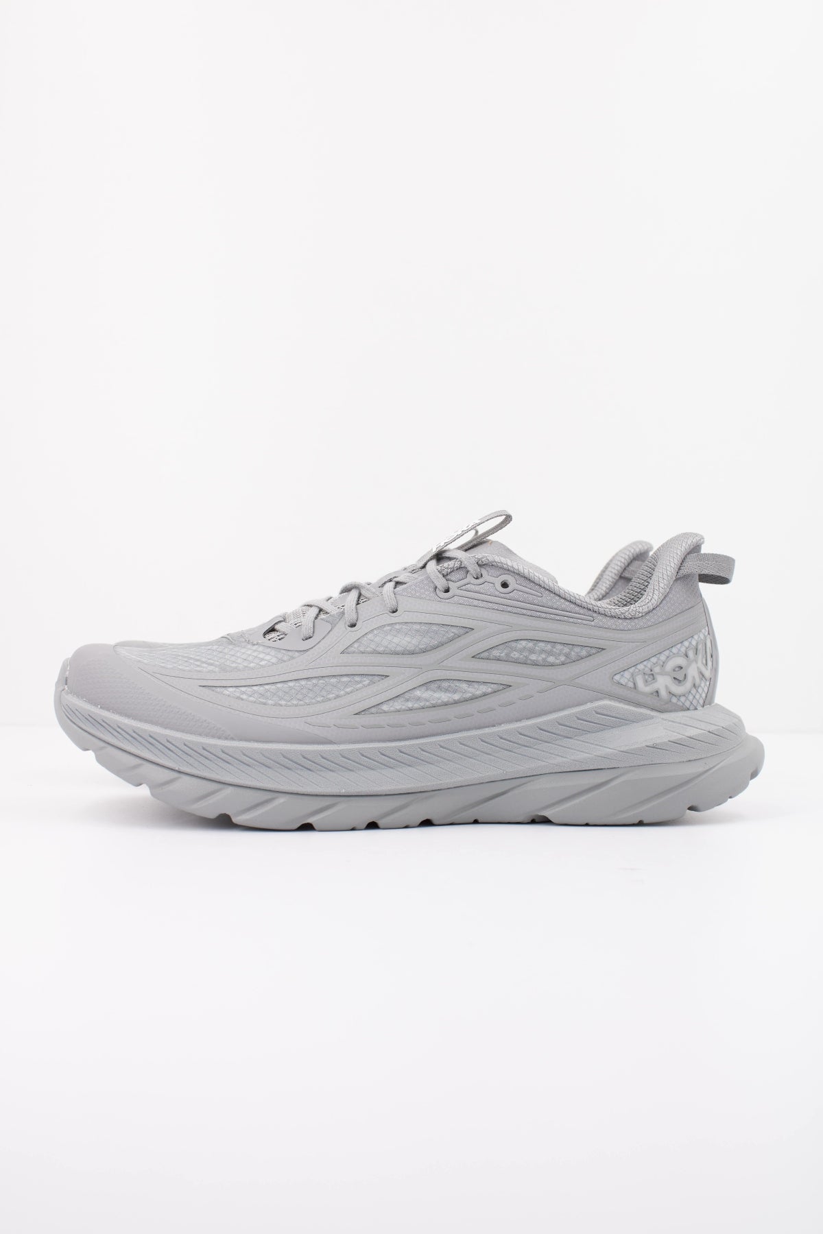HOKA M MACH REMASTERED en color GRIS  (1)