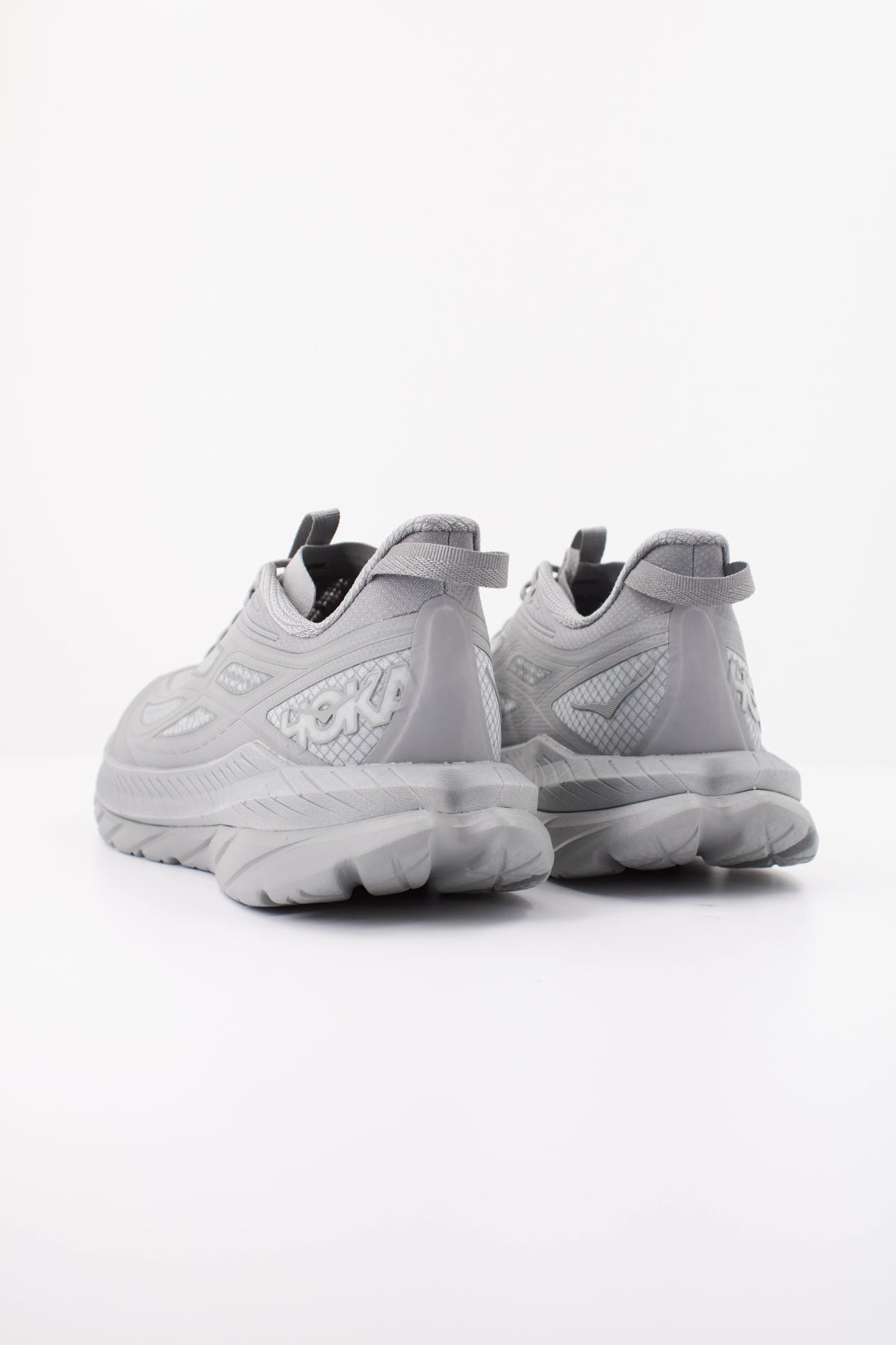 HOKA M MACH REMASTERED en color GRIS  (4)