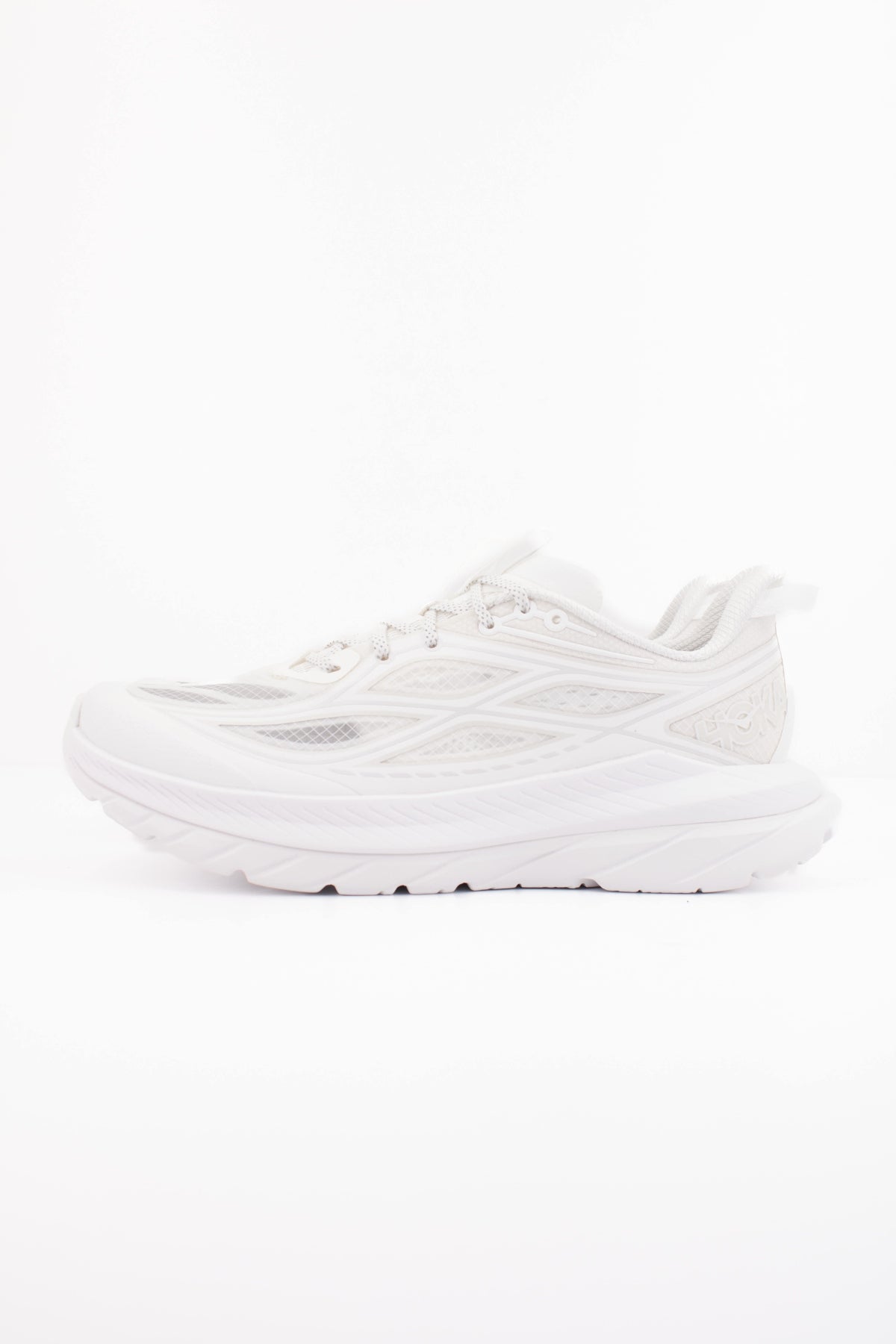 HOKA  W MACH REMASTER en color BLANCO  (1)