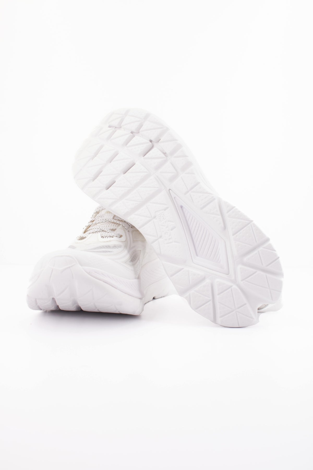 HOKA  W MACH REMASTER en color BLANCO  (5)