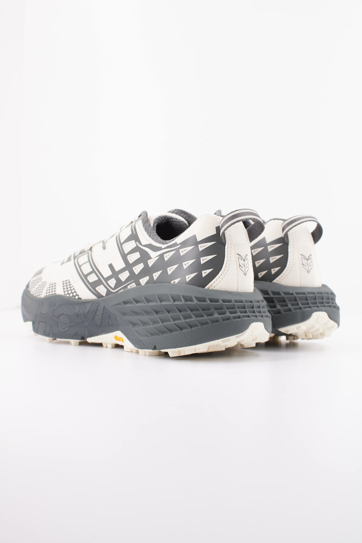 HOKA HO en color BLANCO  (4)
