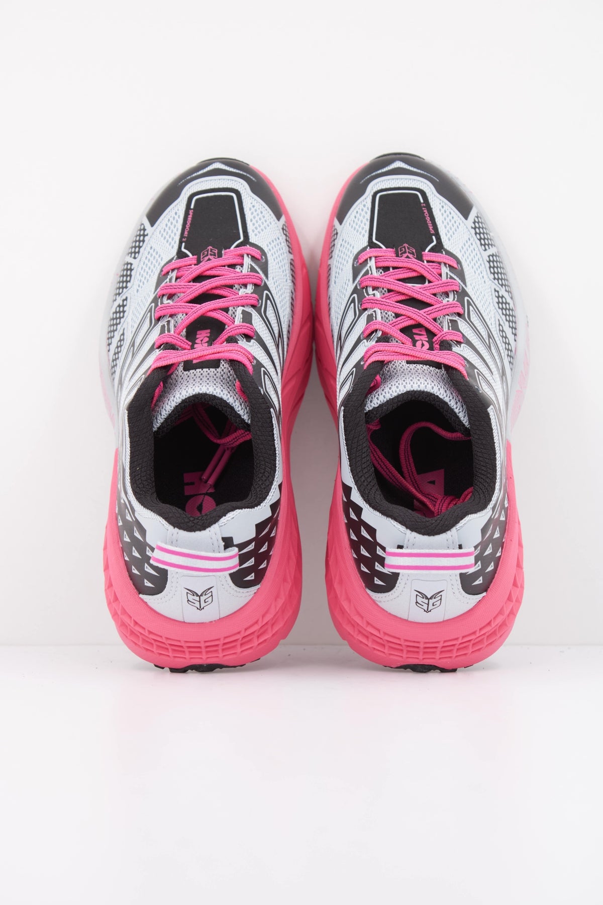 HOKA ZAPATILLA U SPEEDGOAT  en color GRIS  (3)