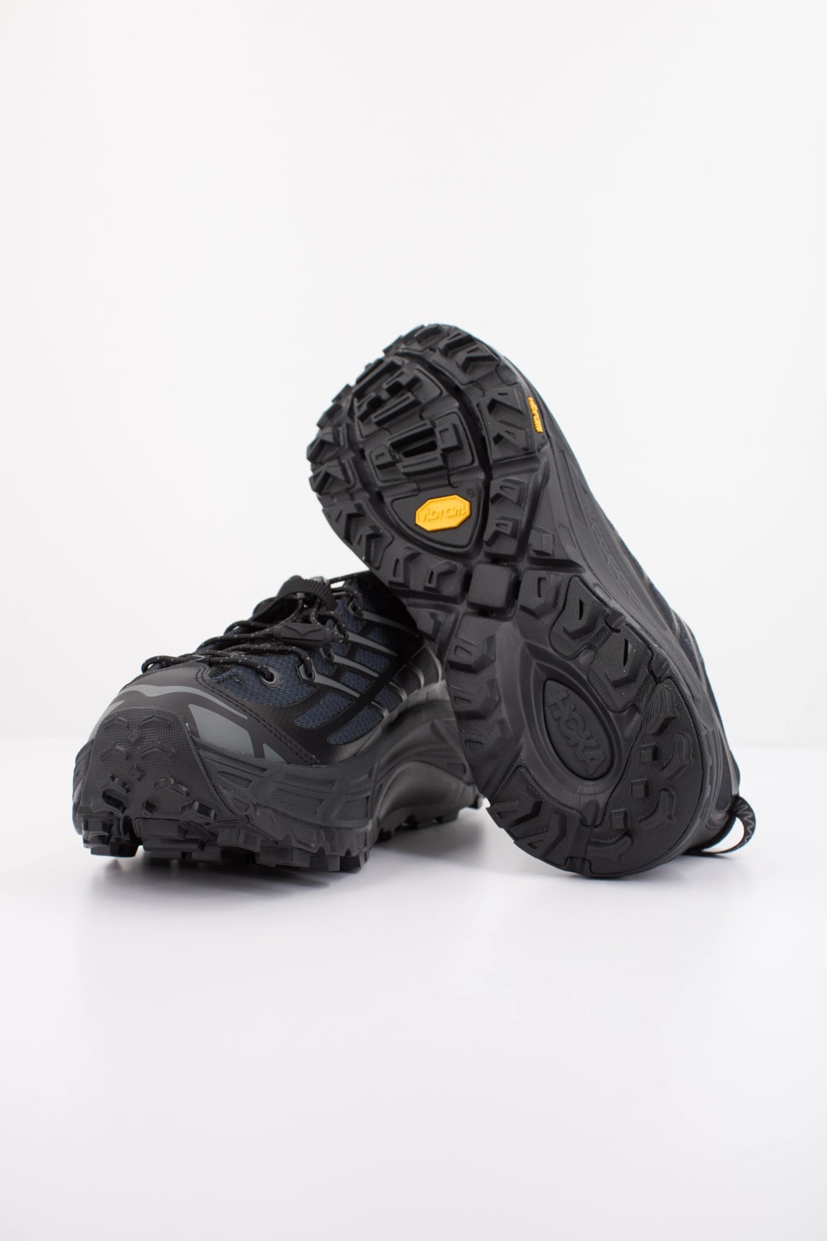HOKA  U MAFATE THREE  en color NEGRO  (5)