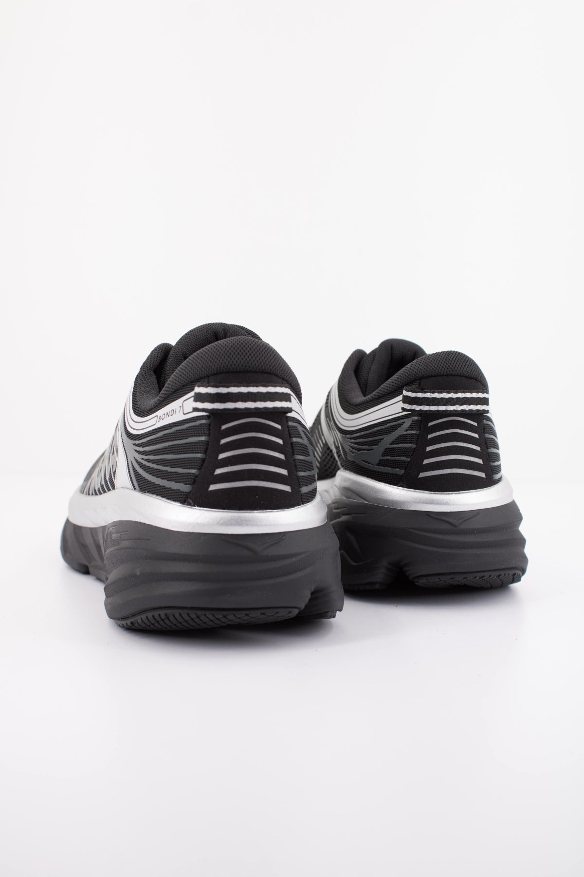 HOKA ZAPATILLA BONDI  en color NEGRO  (4)