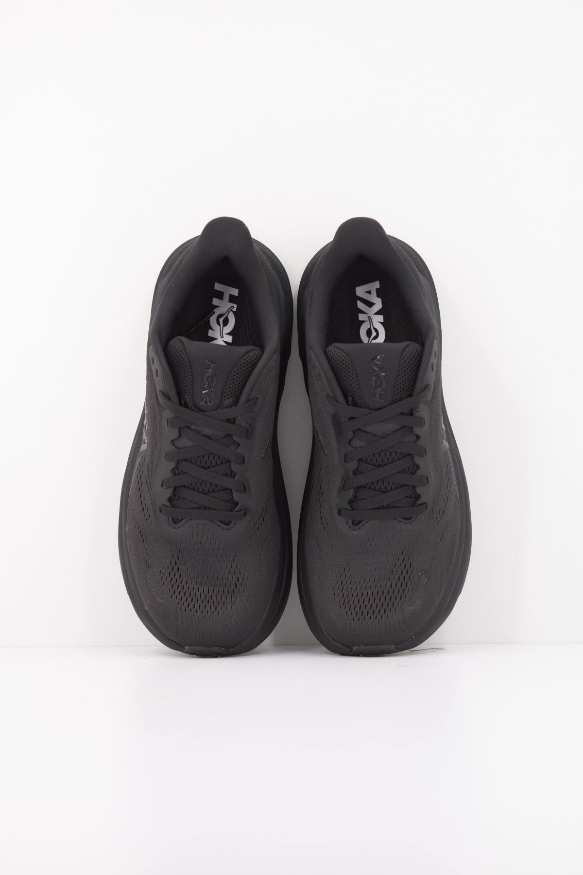 HOKA HO ZAPATILLA W CLIFTON  en color NEGRO  (3)